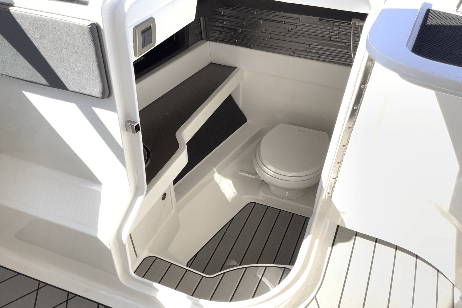 2025 Sea Ray SLX 310 Image Thumbnail #30