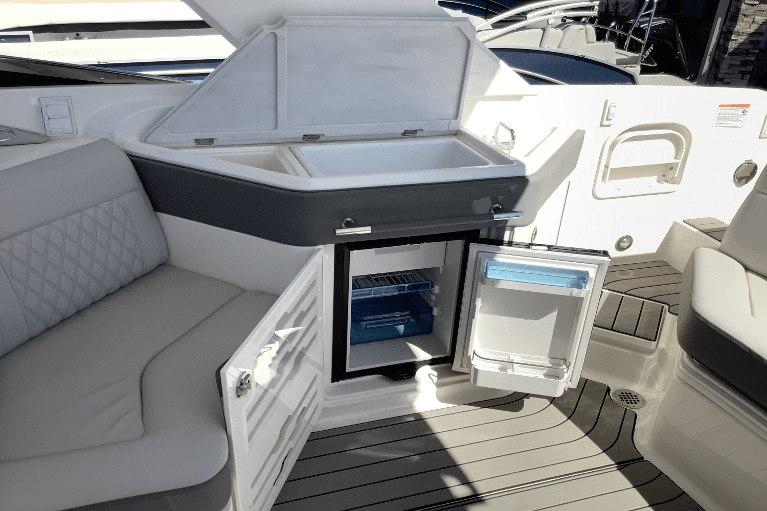 2025 Sea Ray SLX 310 Image Thumbnail #26
