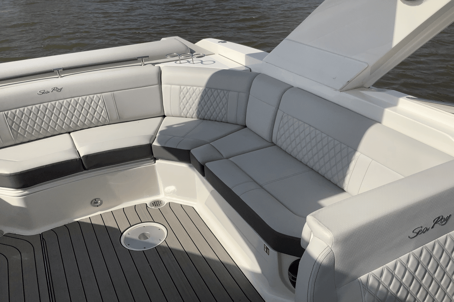 2025 Sea Ray SLX 310 Image Thumbnail #23