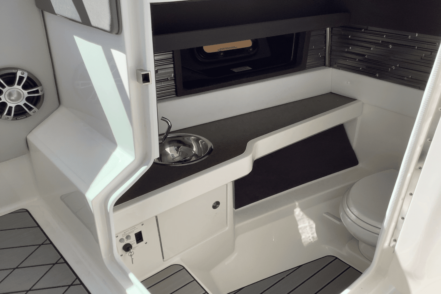 2025 Sea Ray SLX 310 Image Thumbnail #31