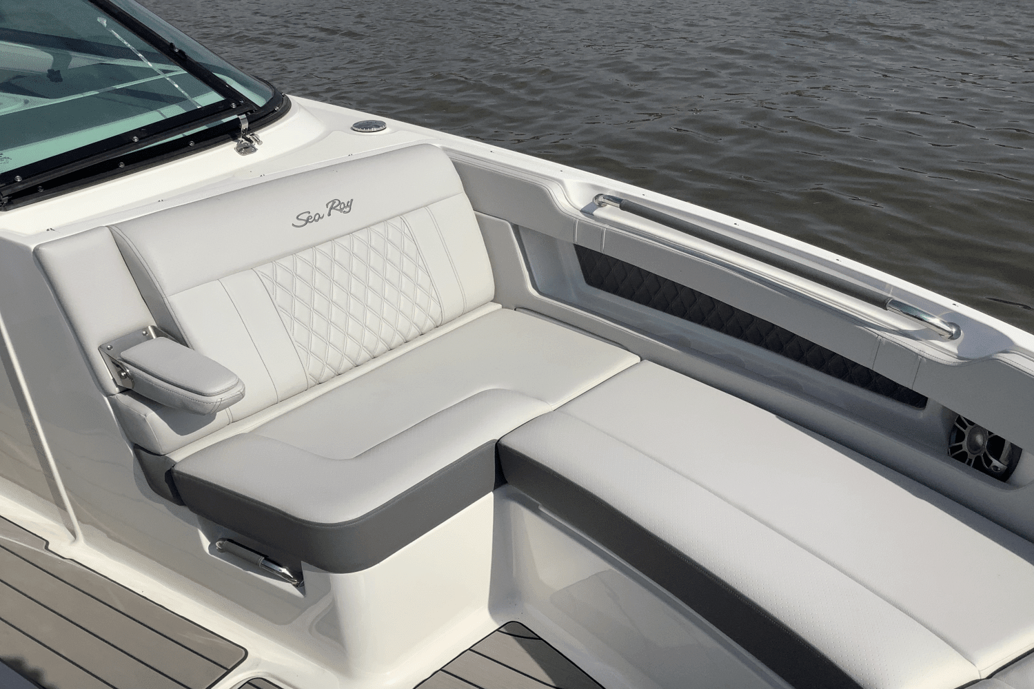 2025 Sea Ray SLX 310 Image Thumbnail #12