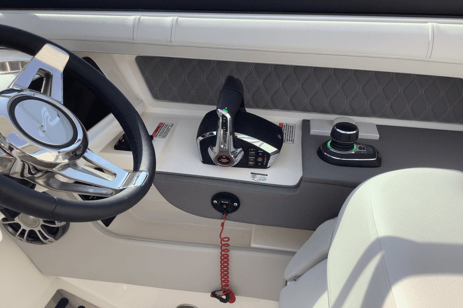 2025 Sea Ray SLX 310 Image Thumbnail #20