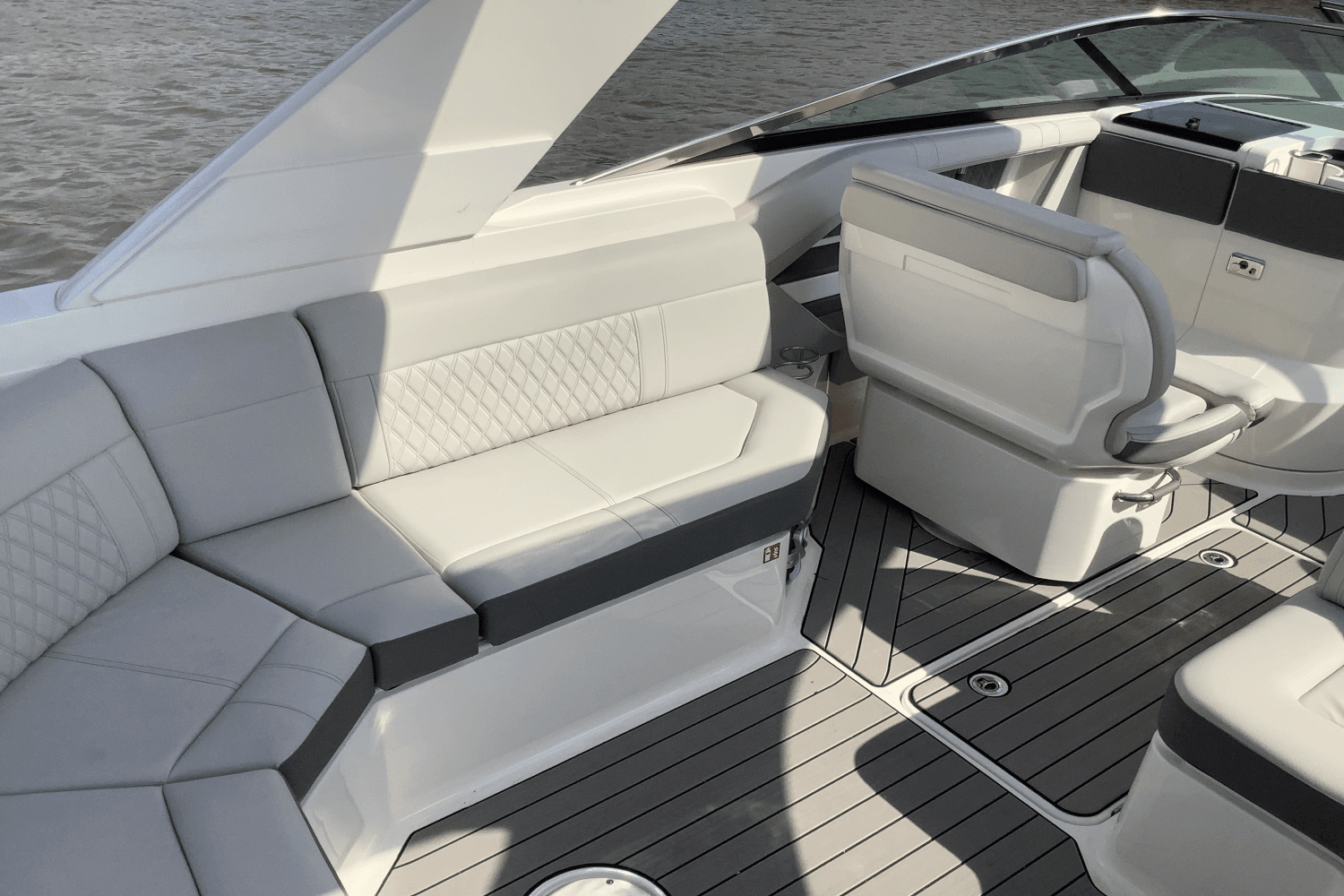 2025 Sea Ray SLX 310 Image Thumbnail #21