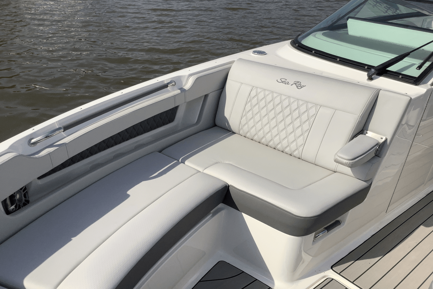 2025 Sea Ray SLX 310 Image Thumbnail #13