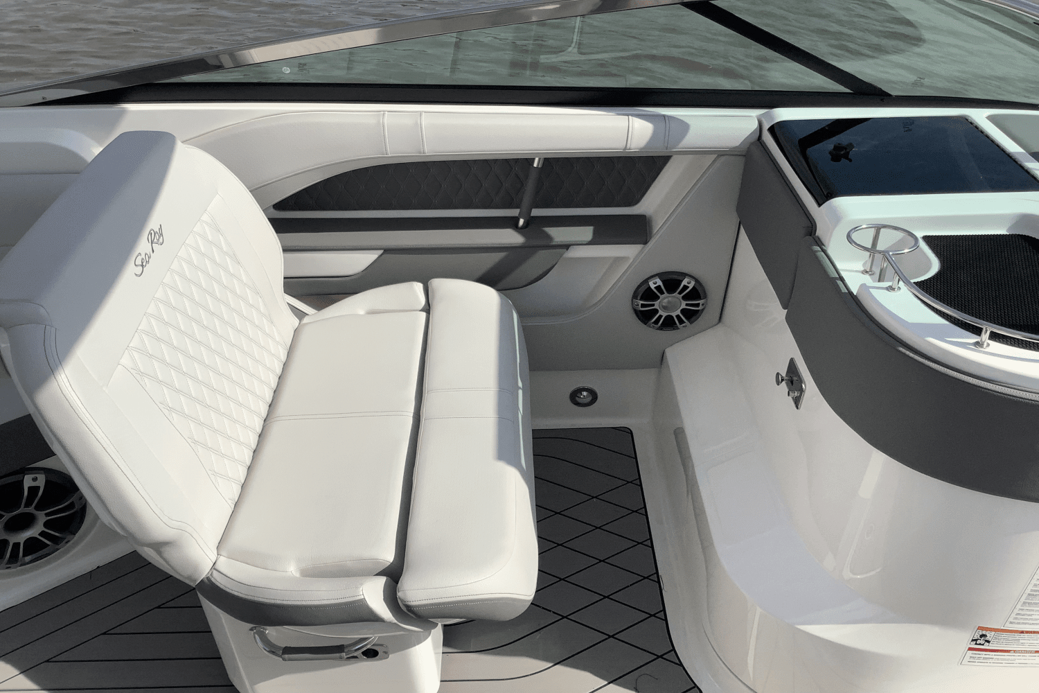 2025 Sea Ray SLX 310 Image Thumbnail #15