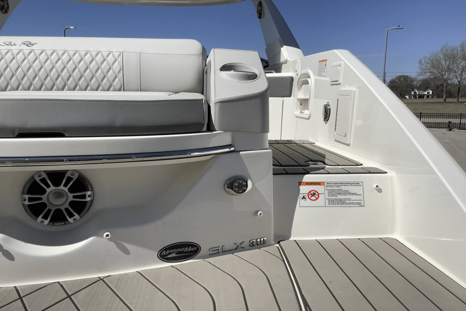 2025 Sea Ray SLX 310 Image Thumbnail #8