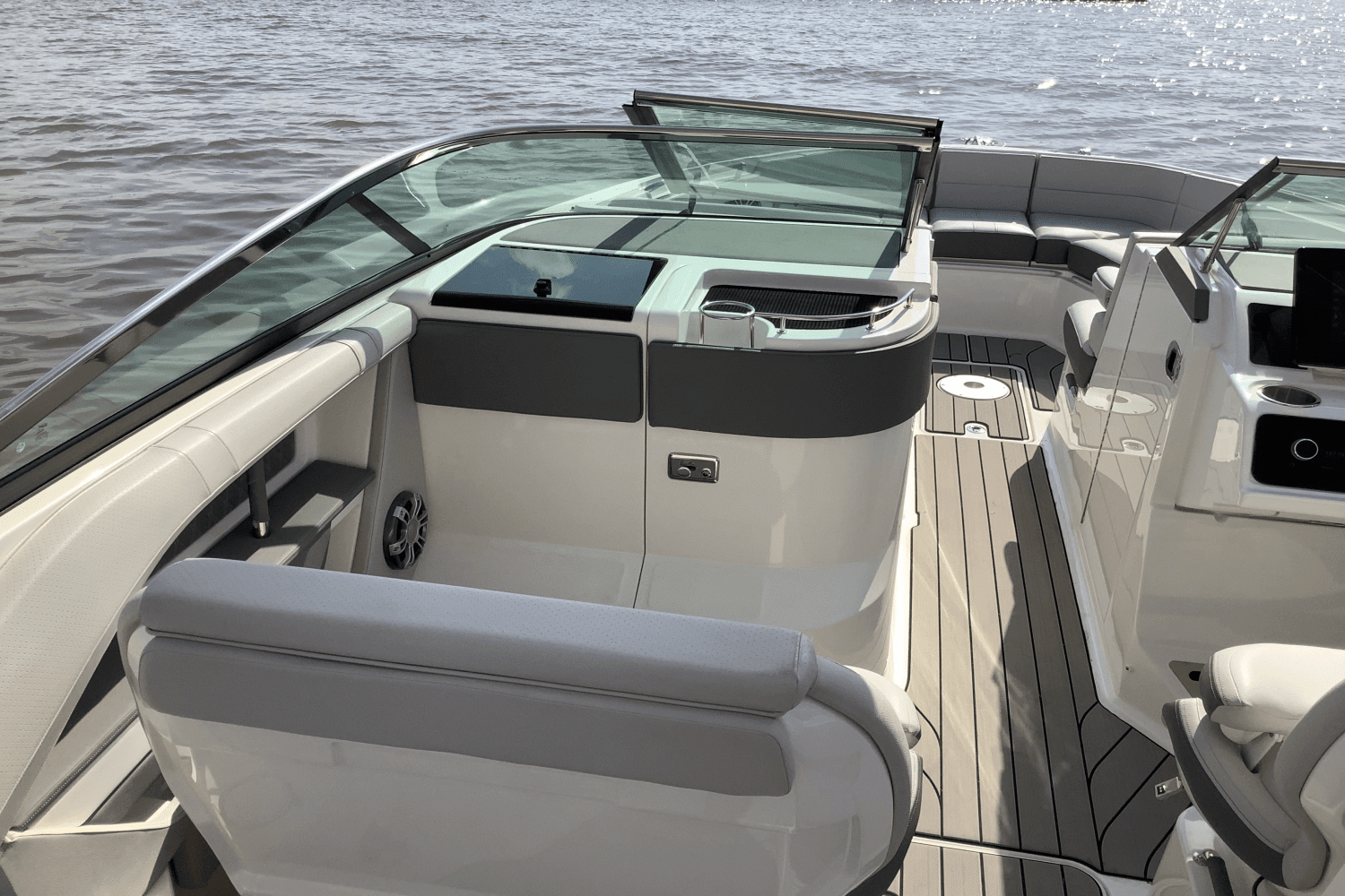 2025 Sea Ray SLX 310 Image Thumbnail #14