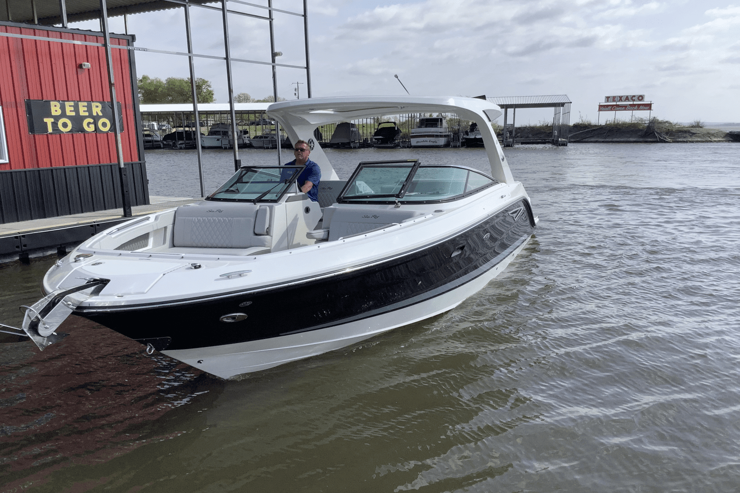 2025 Sea Ray SLX 310 Image Thumbnail #4