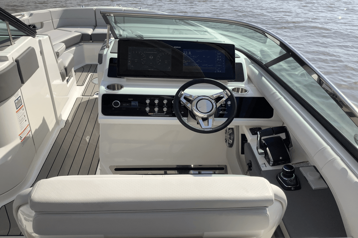 2025 Sea Ray SLX 310 Image Thumbnail #17