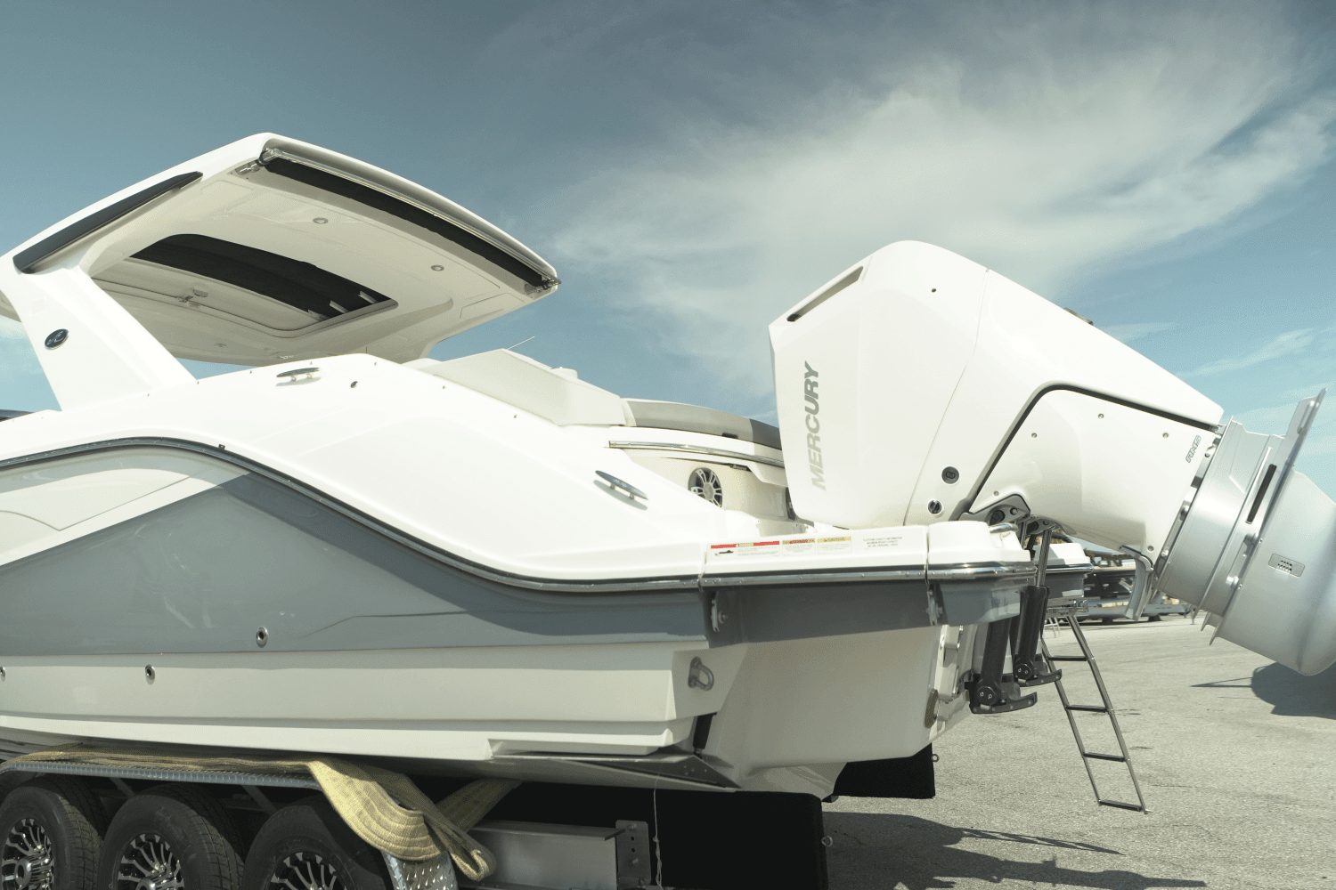 2025 Sea Ray SLX 310 Outboard Image Thumbnail #1