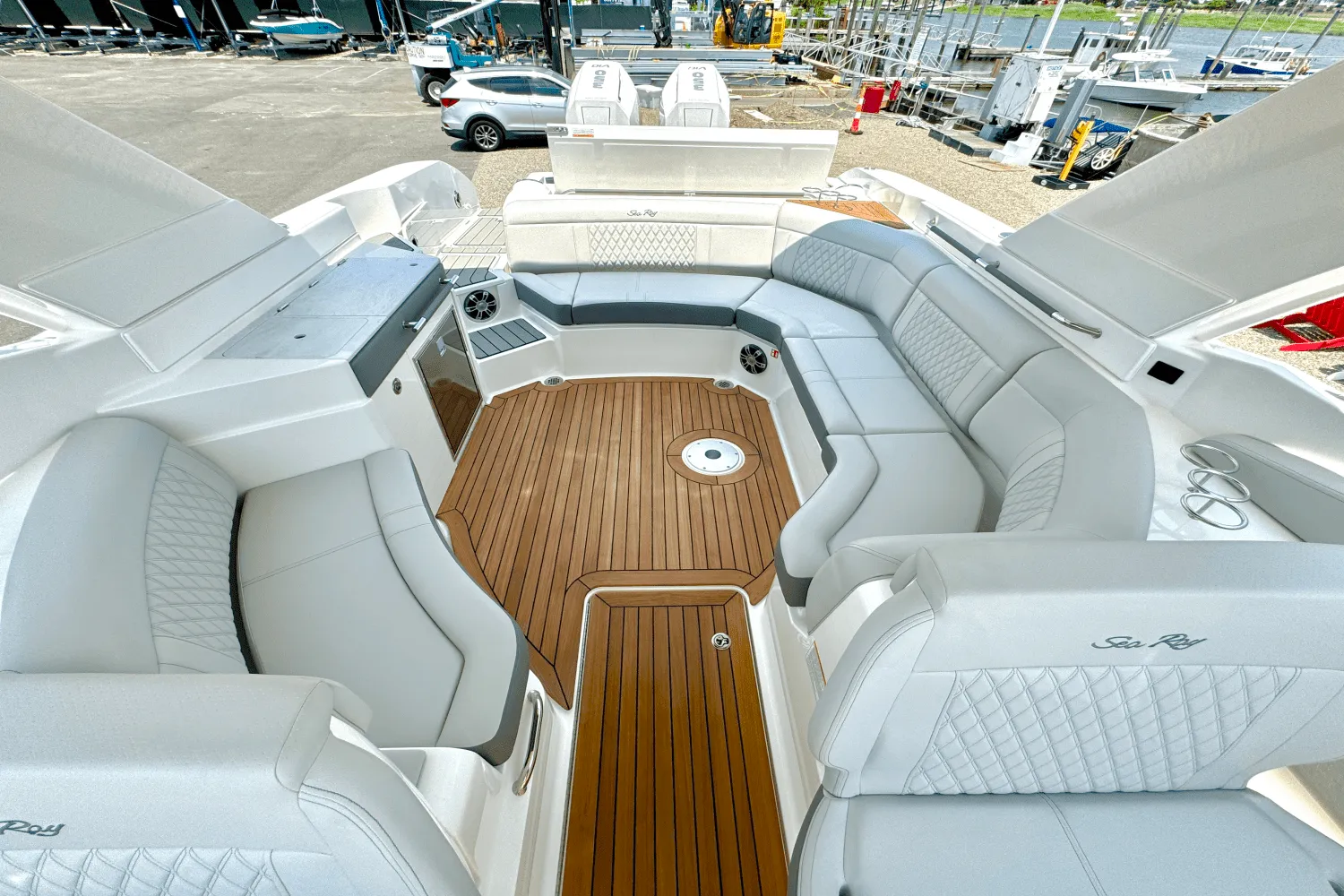 2025 Sea Ray SLX 350 Outboard Image Thumbnail #9