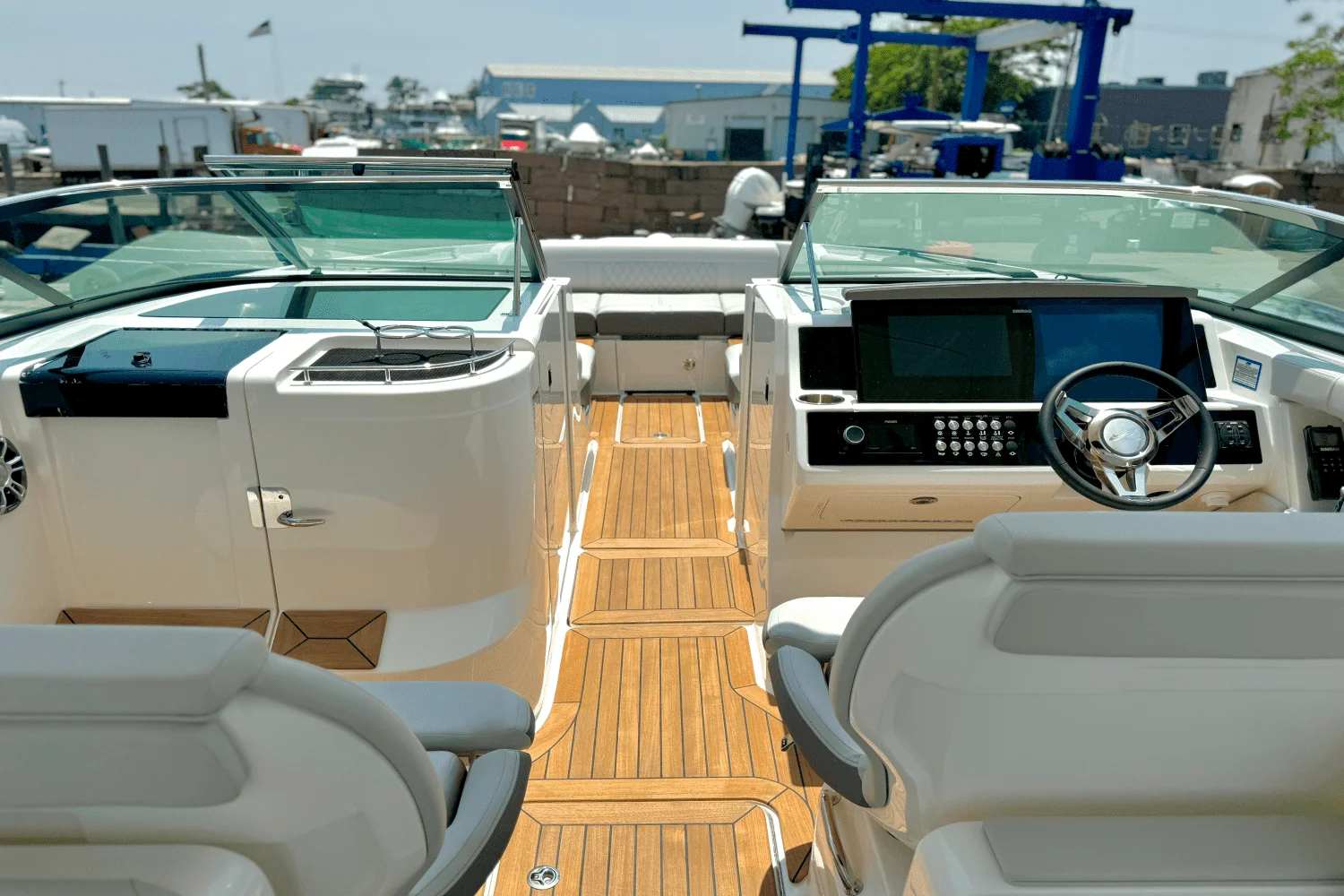 2025 Sea Ray SLX 350 Outboard Image Thumbnail #23