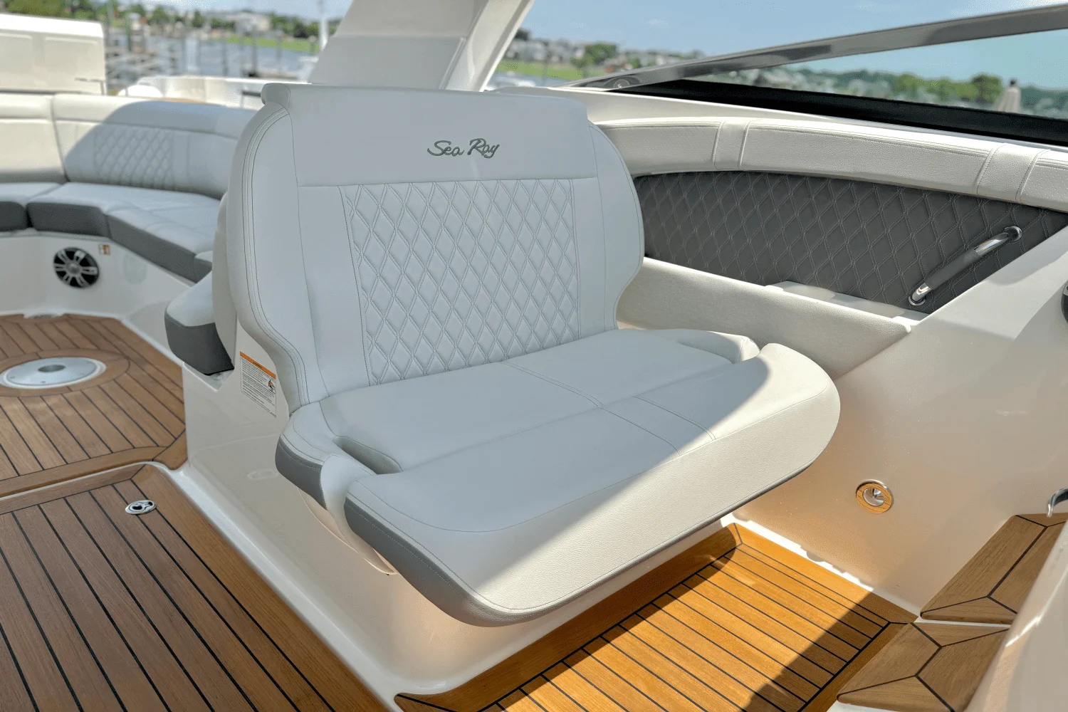 2025 Sea Ray SLX 350 Outboard Image Thumbnail #16