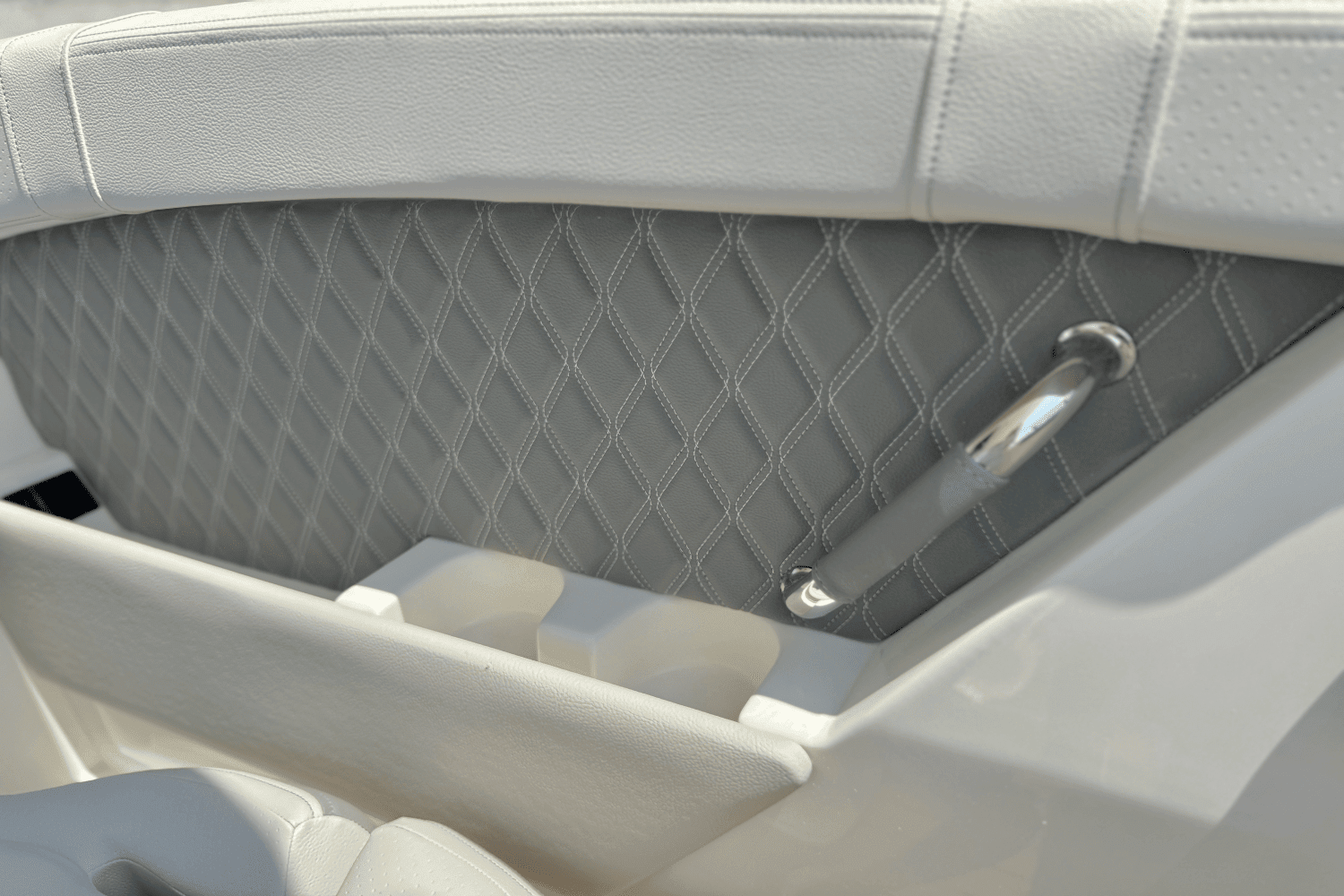 2025 Sea Ray SLX 350 Outboard Image Thumbnail #18