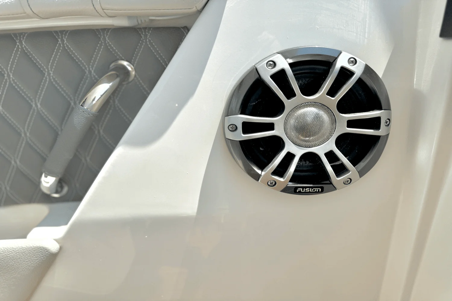 2025 Sea Ray SLX 350 Outboard Image Thumbnail #19