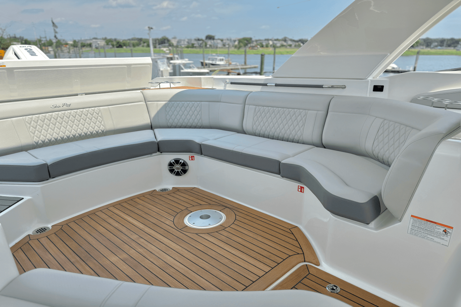 2025 Sea Ray SLX 350 Outboard Image Thumbnail #12