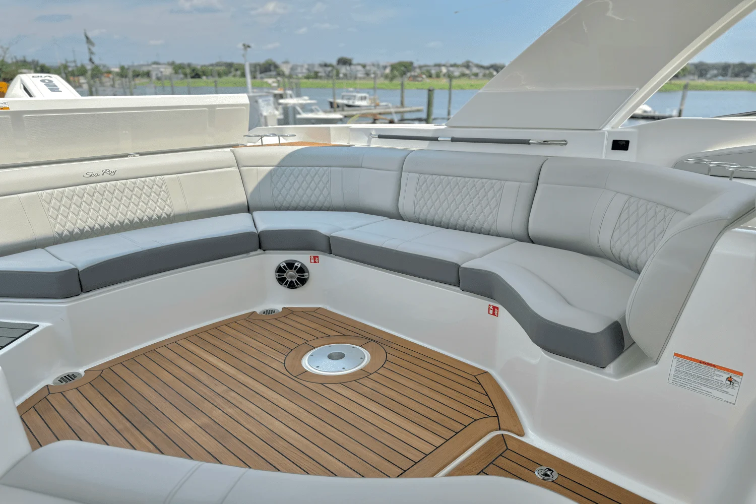 2025 Sea Ray SLX 350 Outboard Image Thumbnail #12