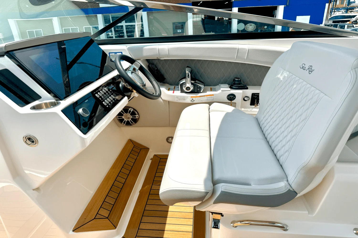 2025 Sea Ray SLX 350 Outboard Image Thumbnail #24