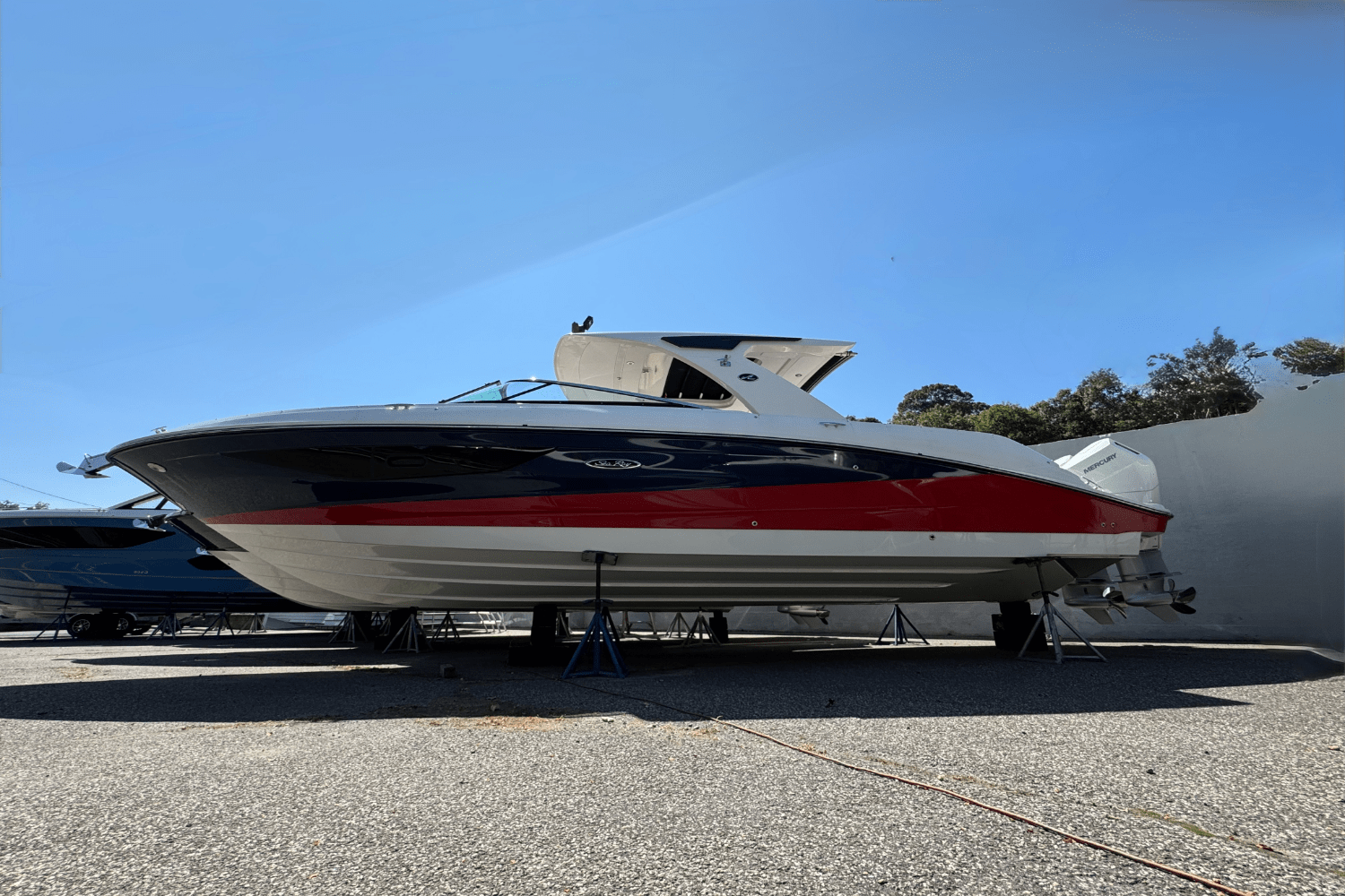 2025 Sea Ray SLX 350 Outboard Image Thumbnail #1