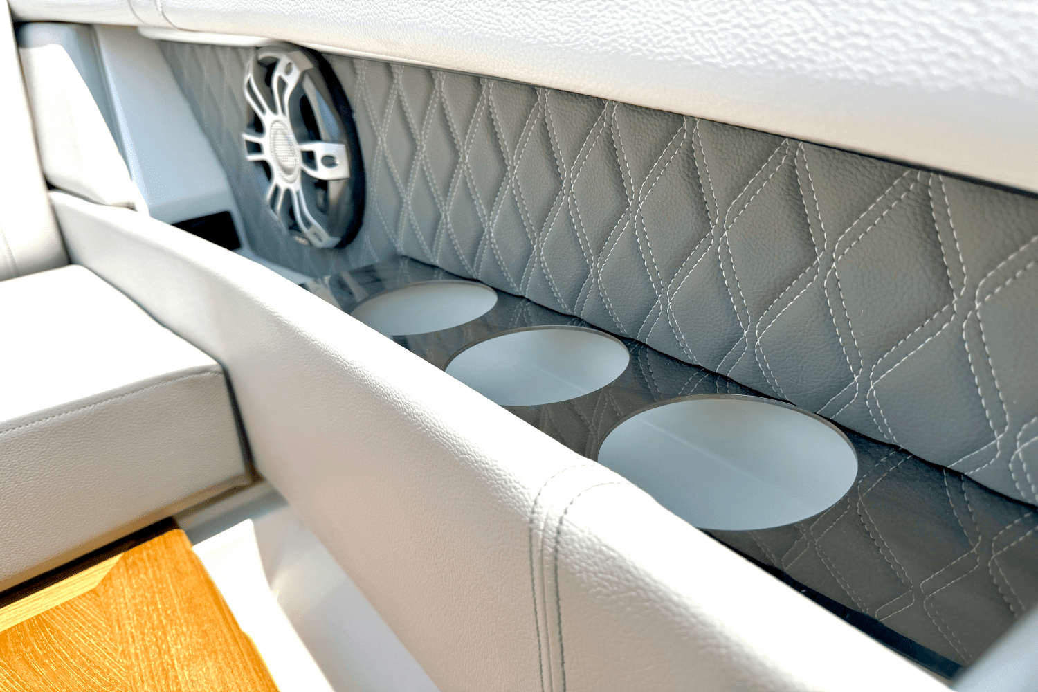 2025 Sea Ray SLX 350 Outboard Image Thumbnail #20