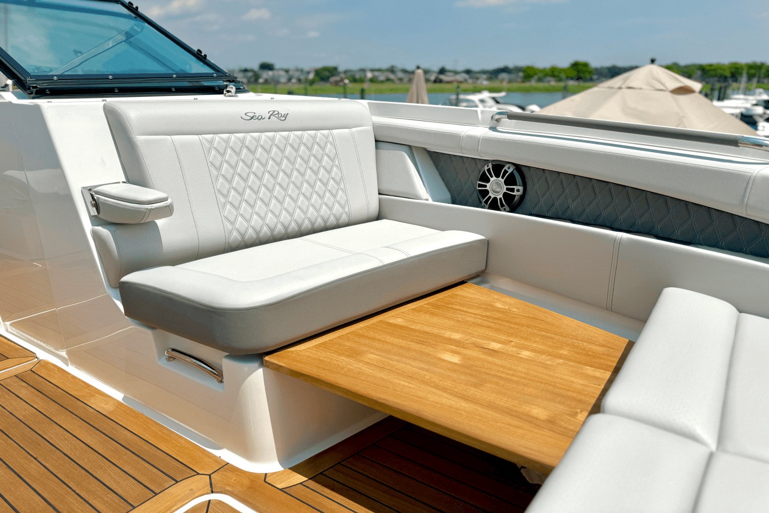 2025 Sea Ray SLX 350 Outboard Image Thumbnail #33