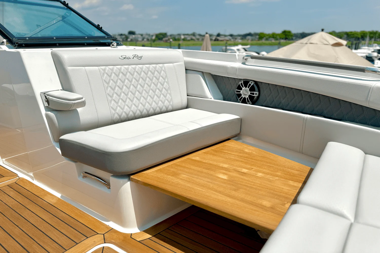 2025 Sea Ray SLX 350 Outboard Image Thumbnail #33