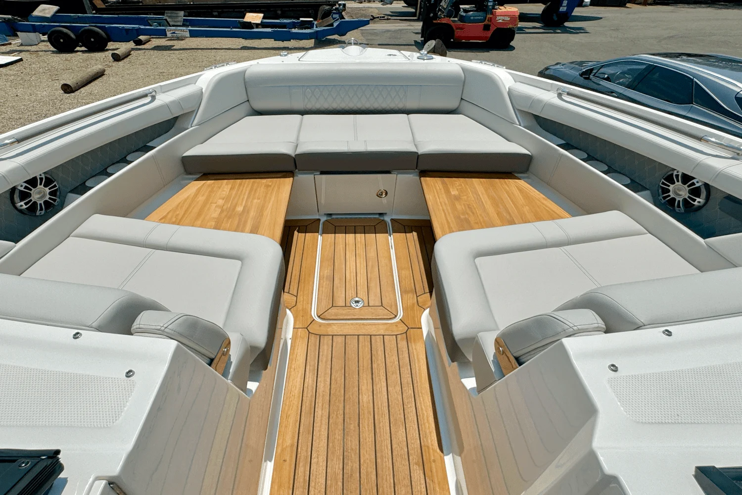 2025 Sea Ray SLX 350 Outboard Image Thumbnail #30