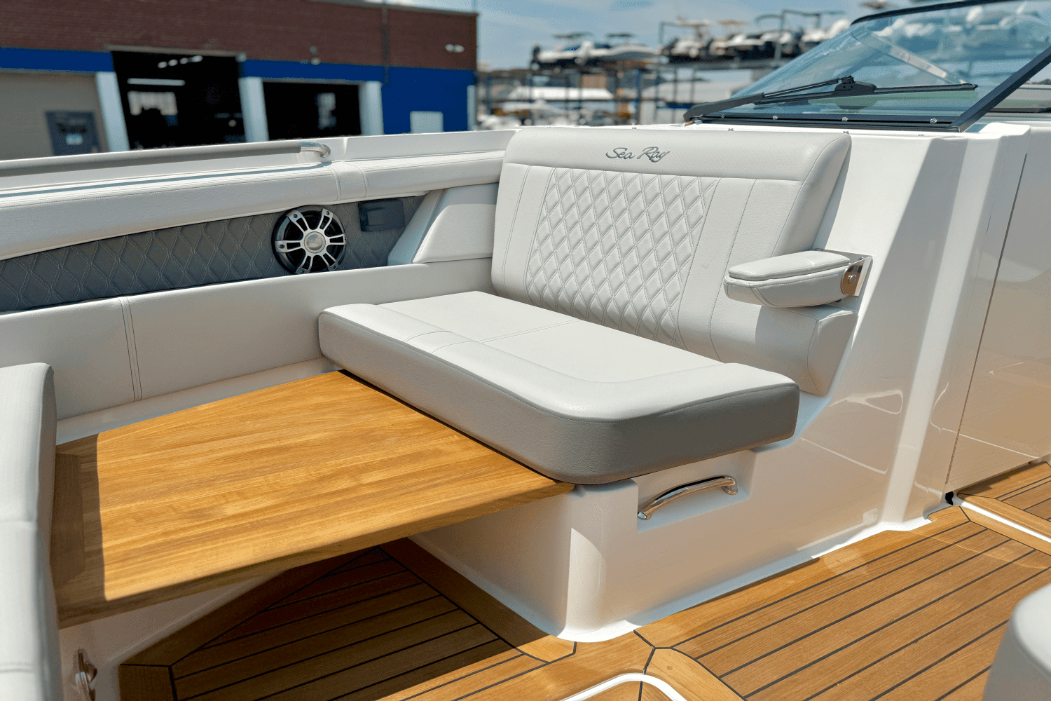 2025 Sea Ray SLX 350 Outboard Image Thumbnail #32