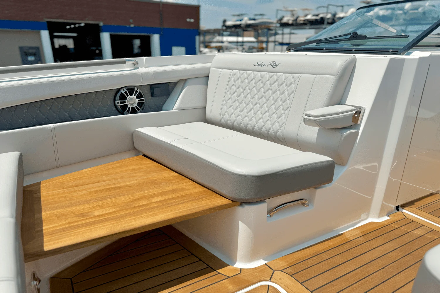 2025 Sea Ray SLX 350 Outboard Image Thumbnail #32