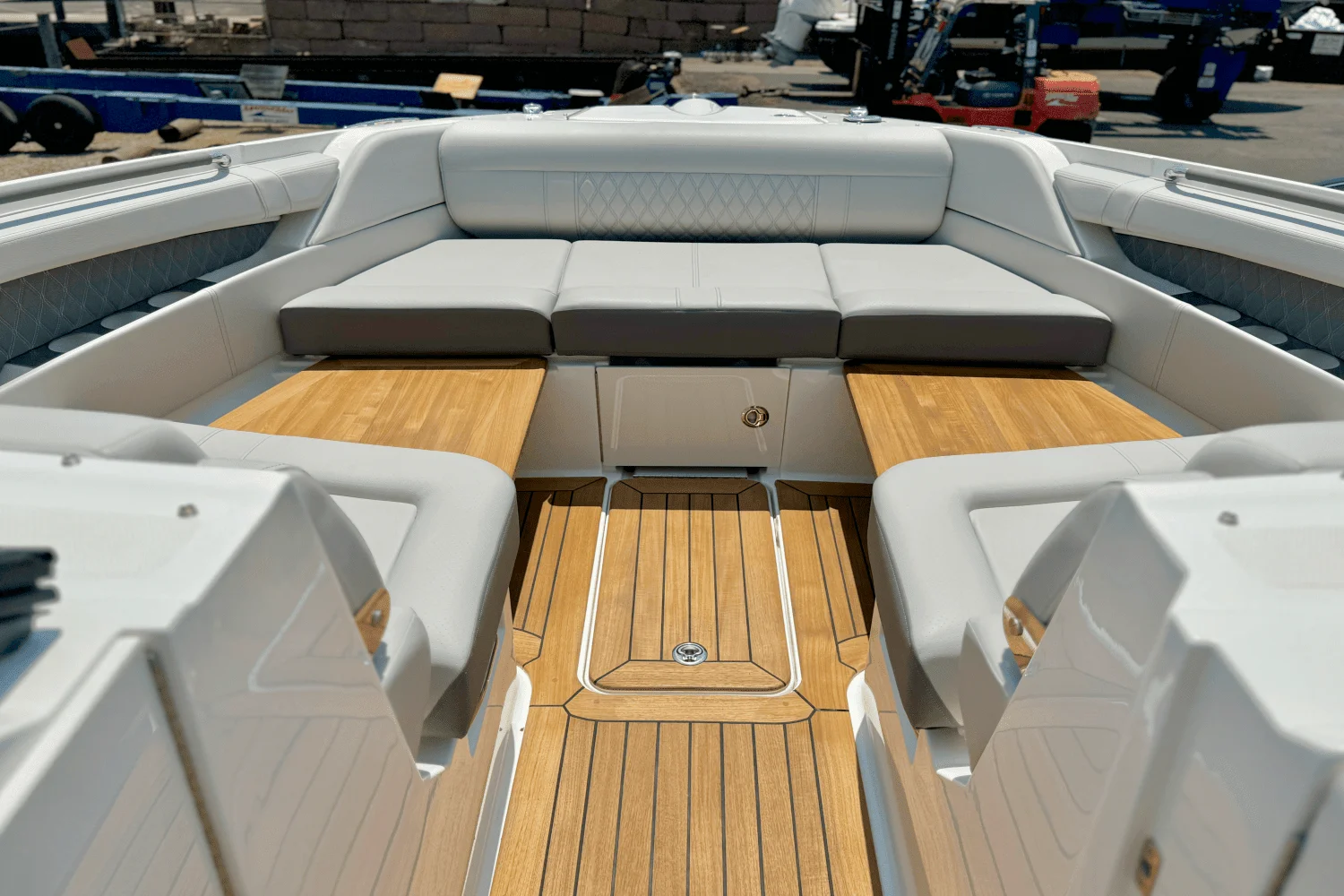 2025 Sea Ray SLX 350 Outboard Image Thumbnail #31