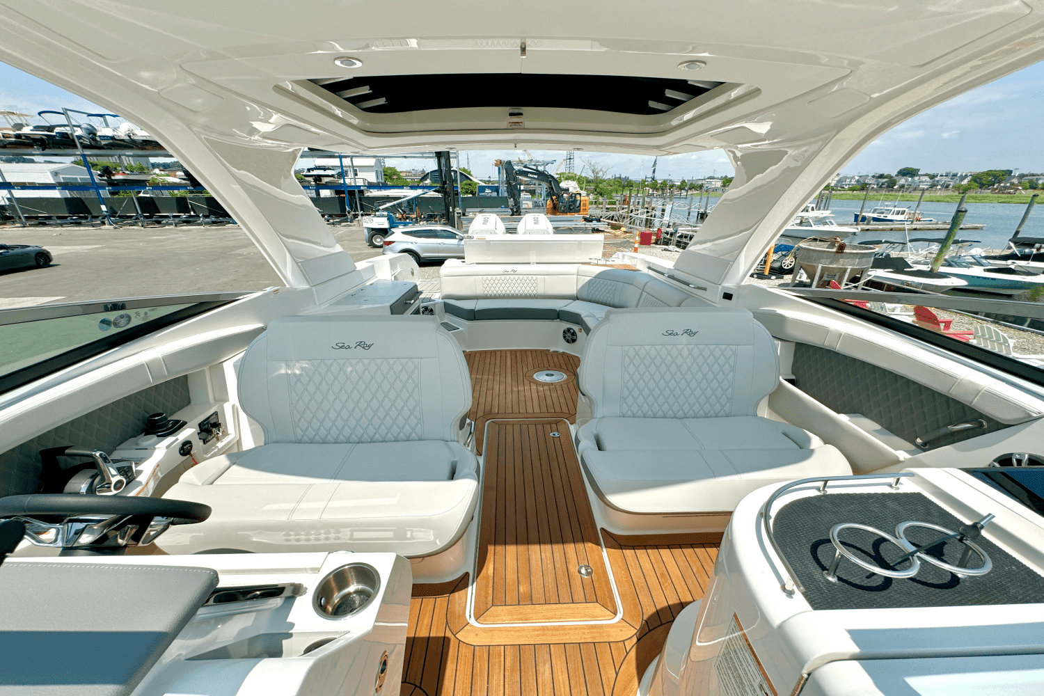 2025 Sea Ray SLX 350 Outboard Image Thumbnail #22