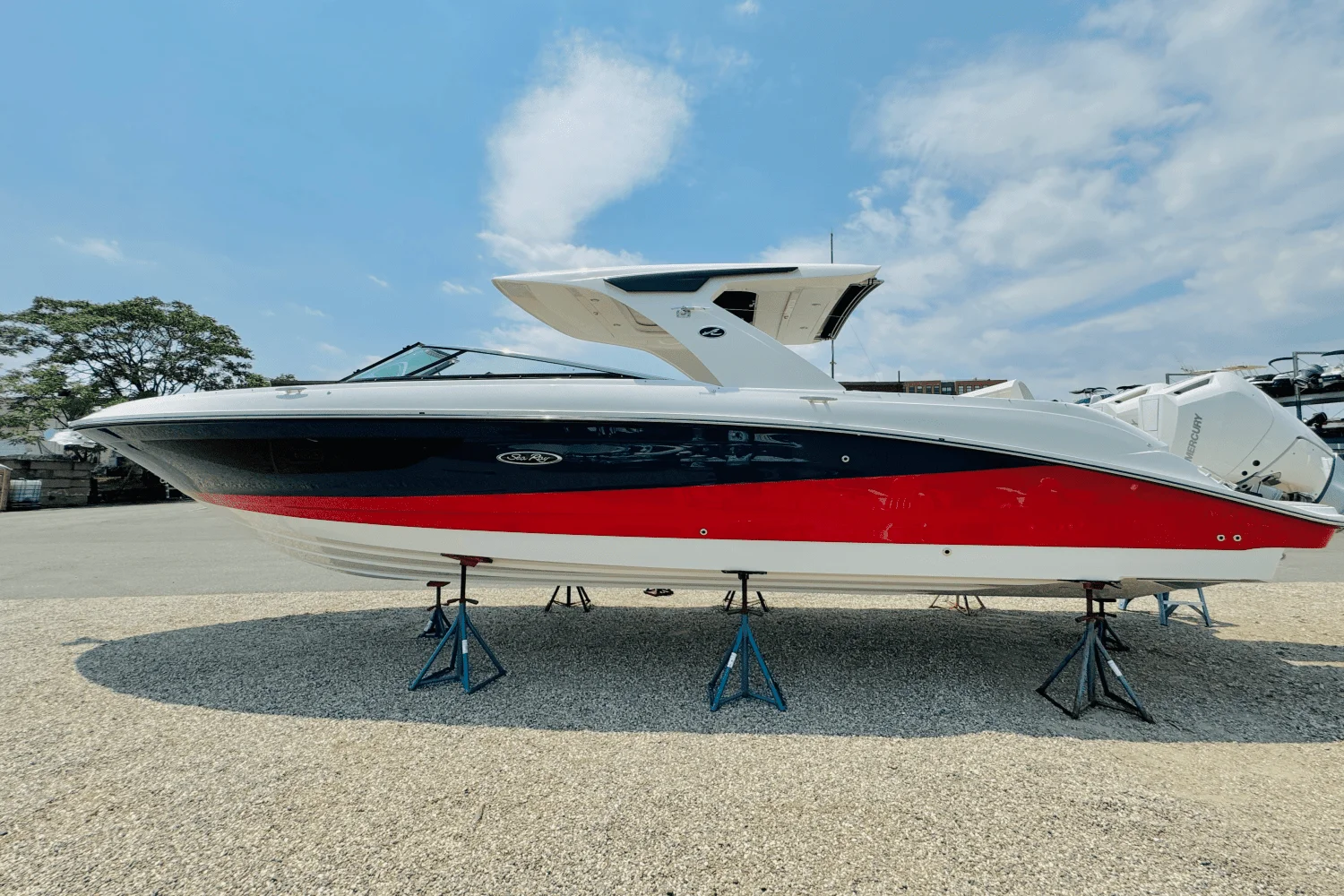 2025 Sea Ray SLX 350 Outboard Image Thumbnail #5