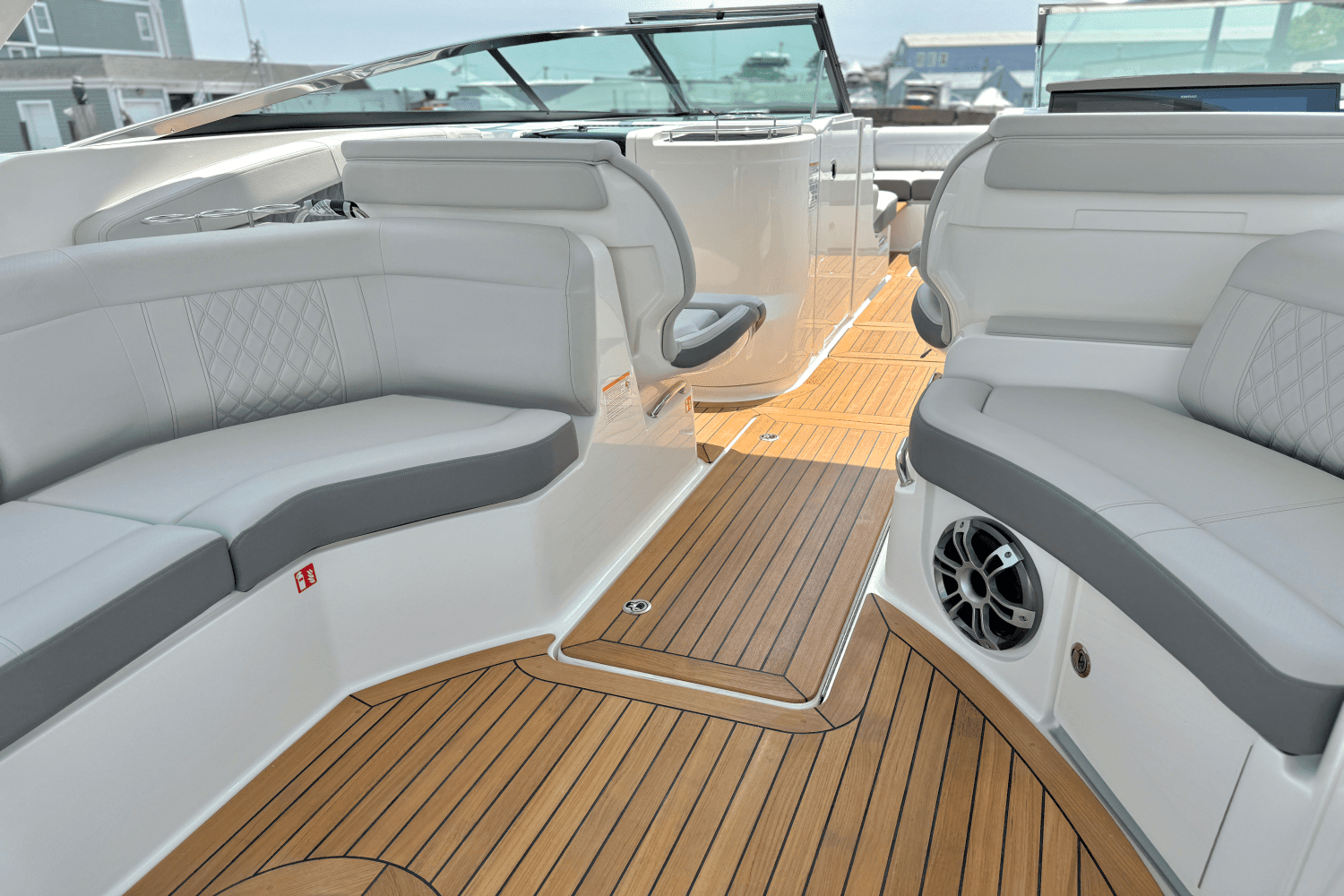 2025 Sea Ray SLX 350 Outboard Image Thumbnail #15