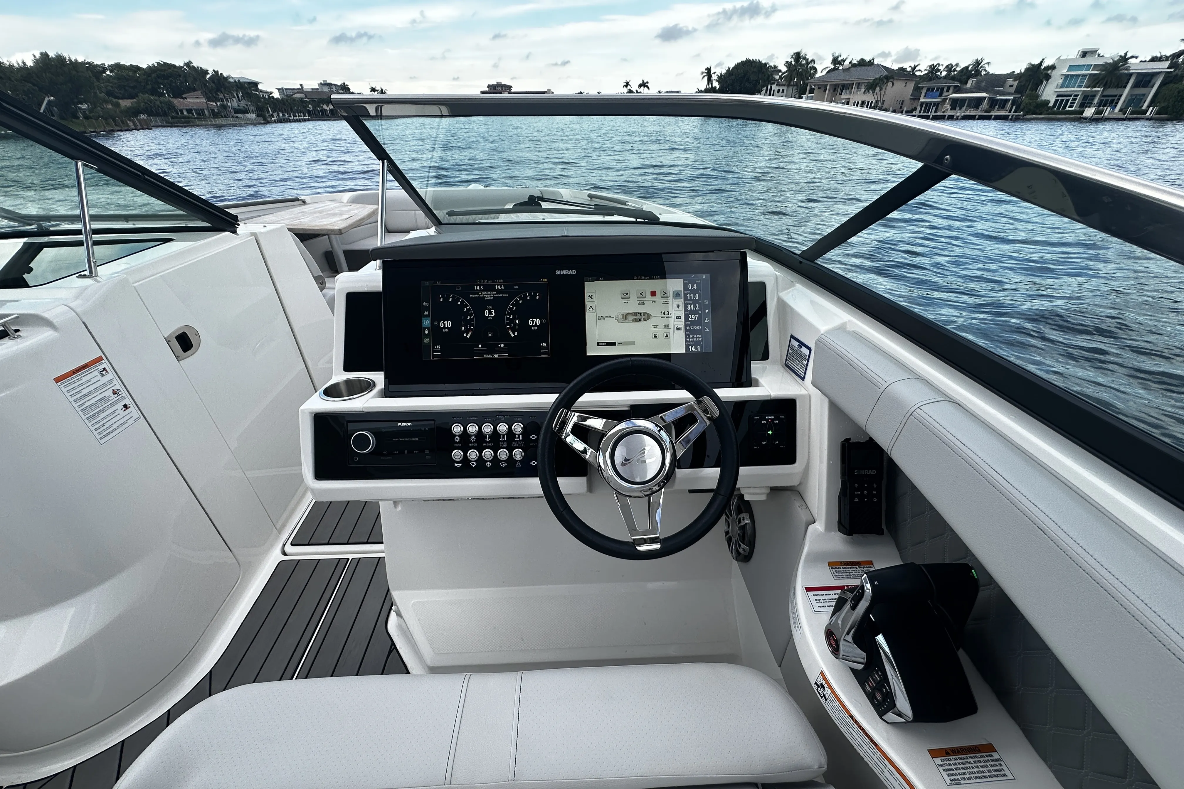 2025 Sea Ray SLX 350 Outboard Image Thumbnail #28