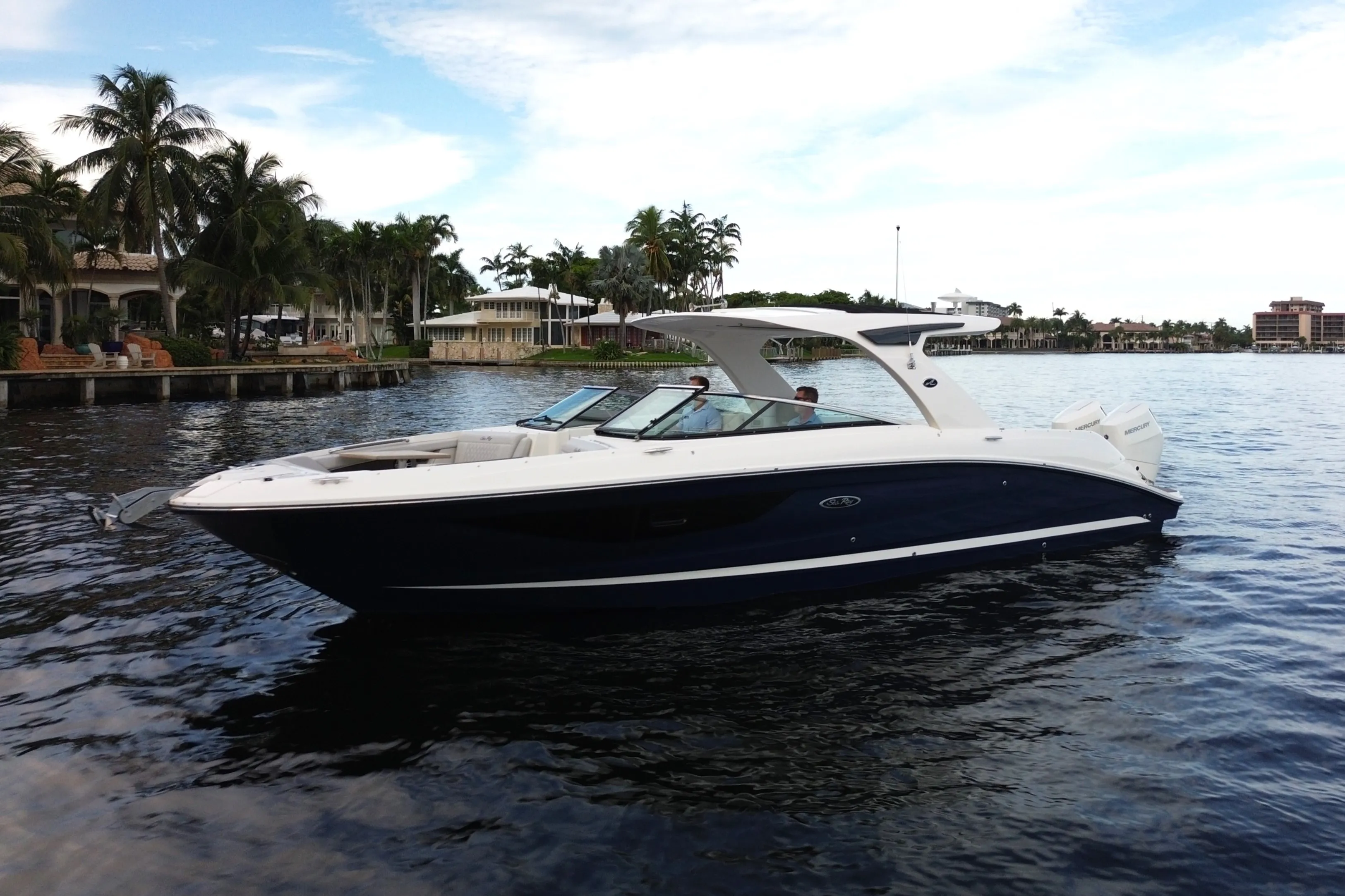 2025 Sea Ray SLX 350 Outboard Image Thumbnail #0