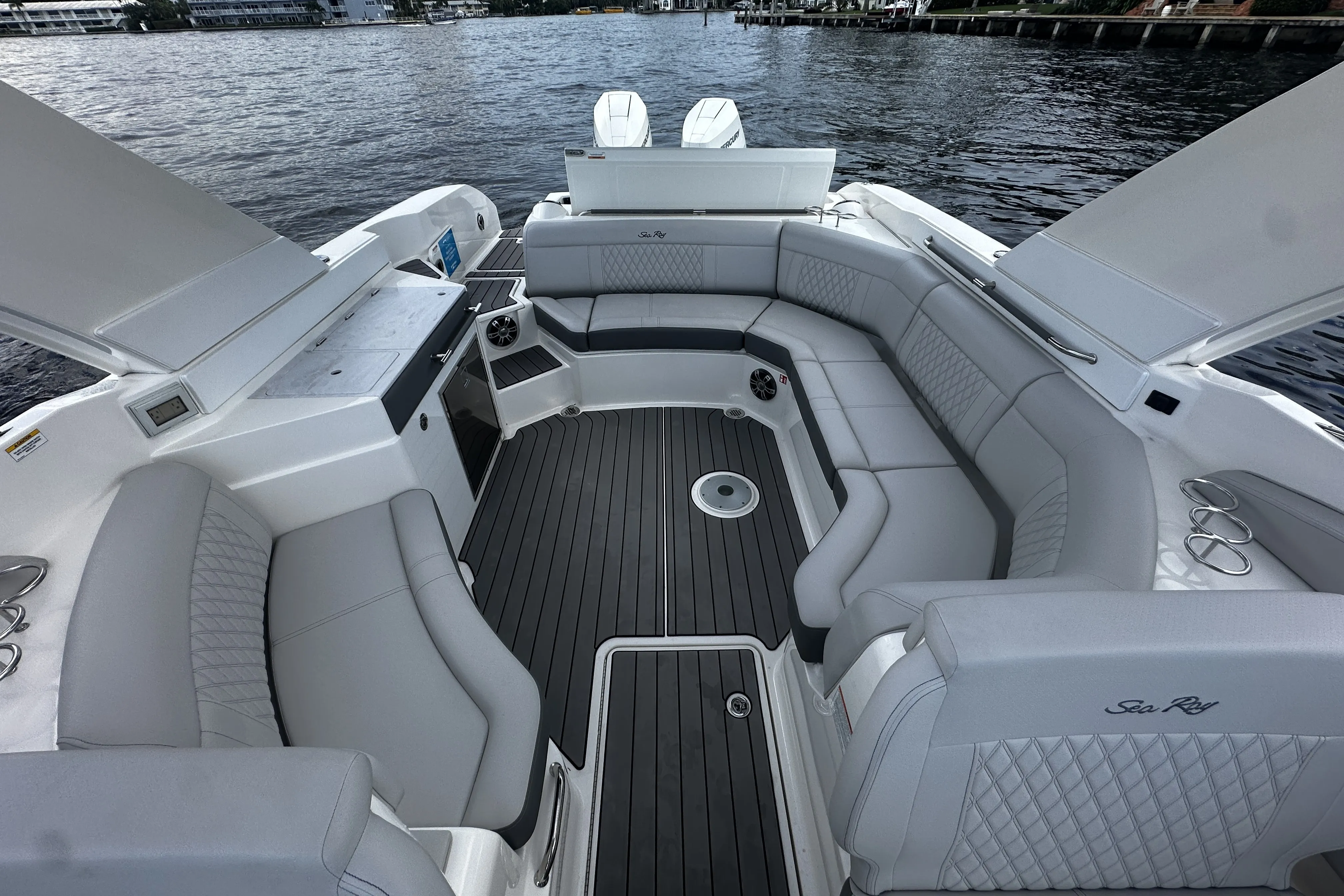 2025 Sea Ray SLX 350 Outboard Image Thumbnail #22