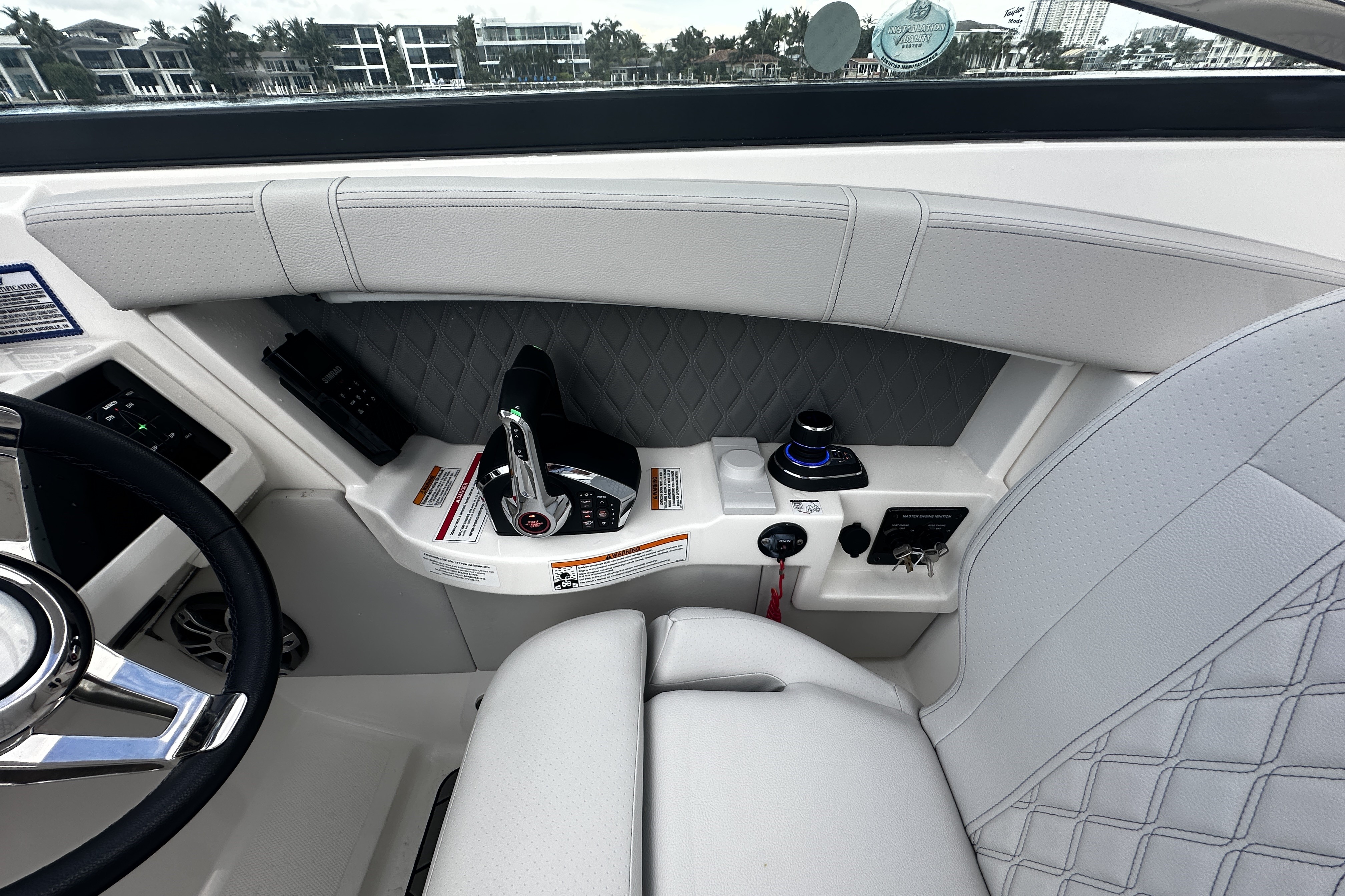 2025 Sea Ray SLX 350 Outboard Image Thumbnail #29