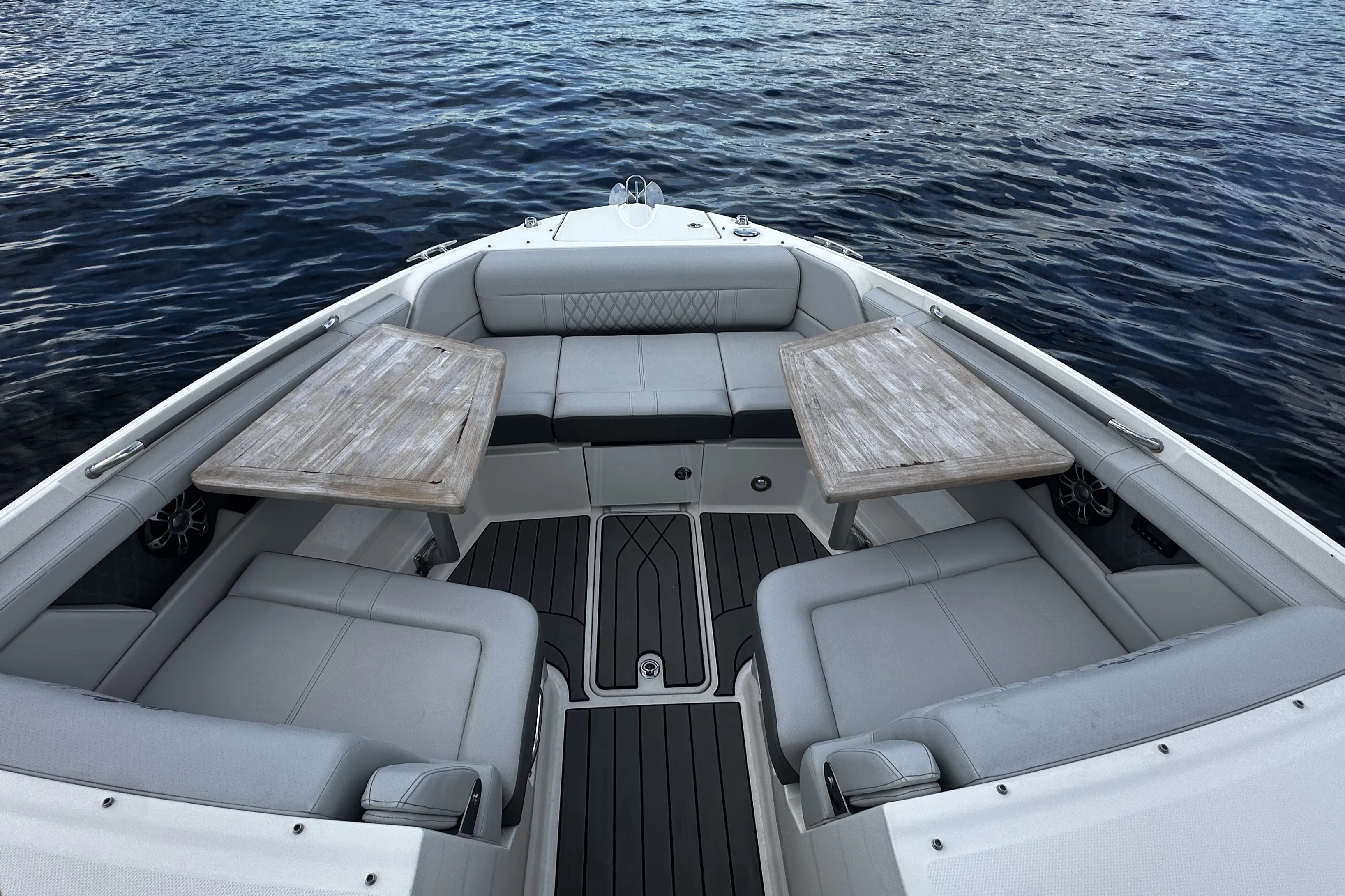 2025 Sea Ray SLX 350 Outboard Image Thumbnail #36