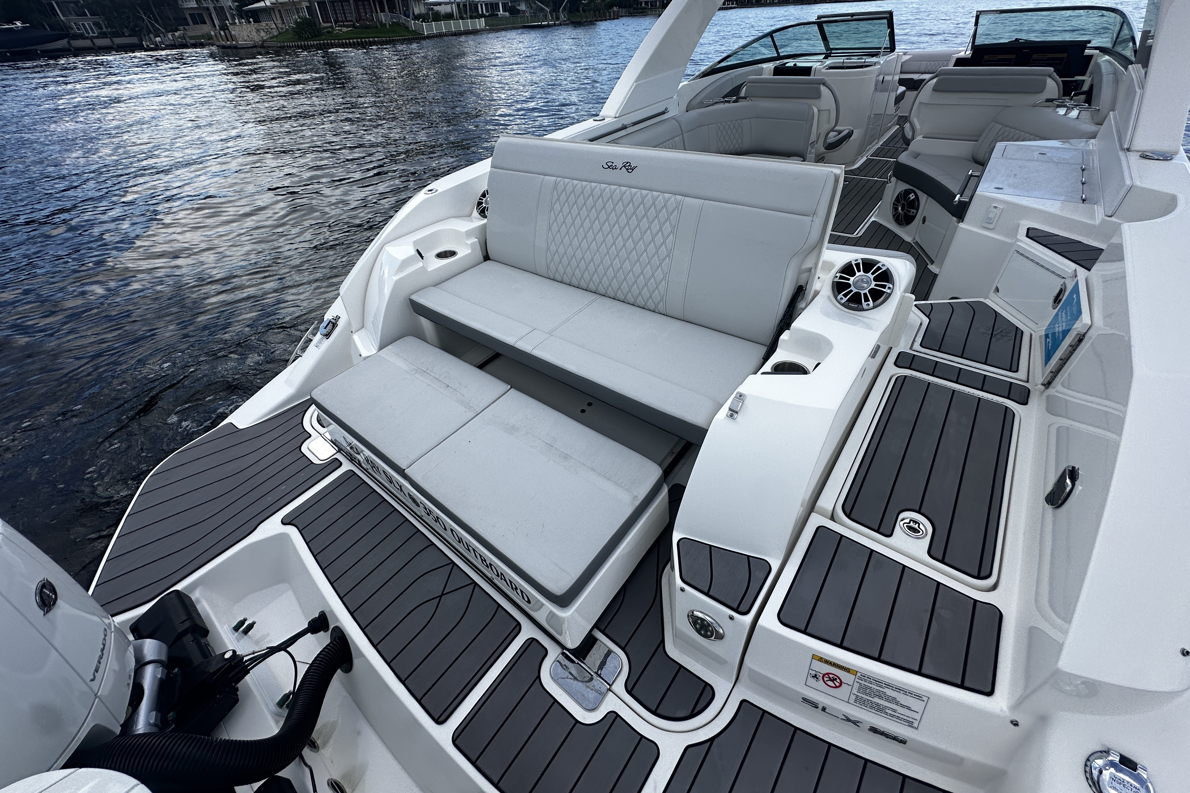 2025 Sea Ray SLX 350 Outboard Image Thumbnail #17