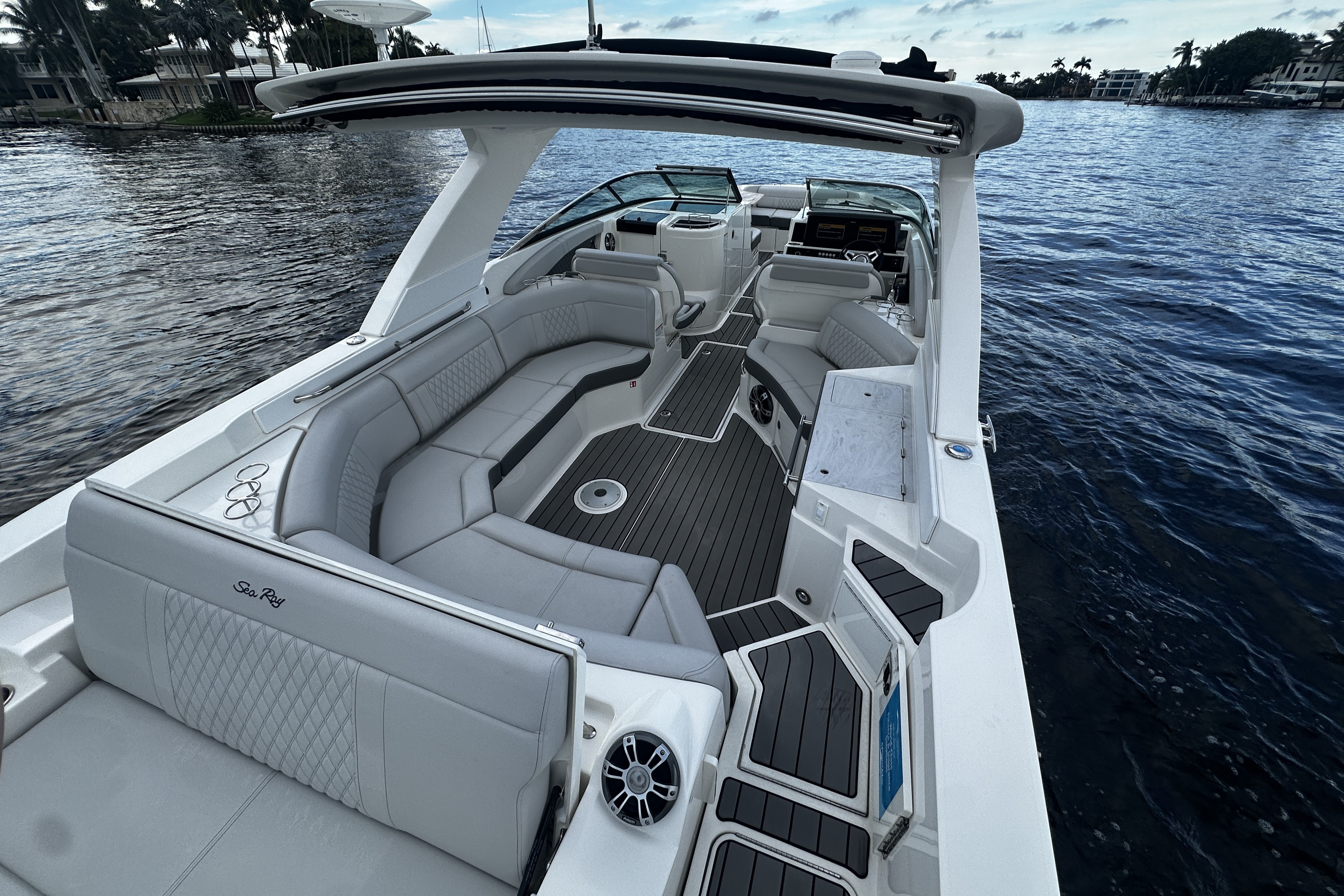 2025 Sea Ray SLX 350 Outboard Image Thumbnail #18