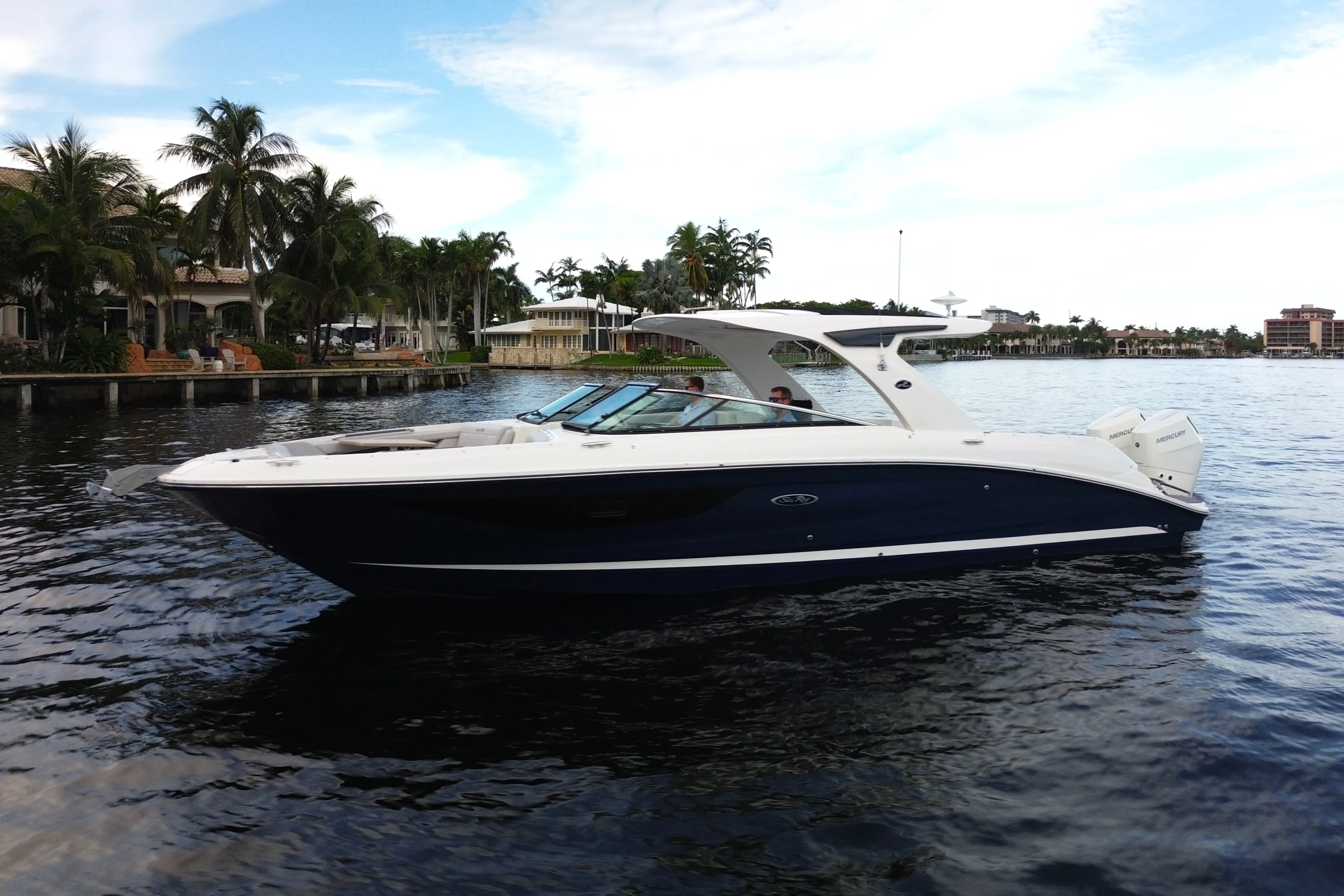 2025 Sea Ray SLX 350 Outboard Image Thumbnail #1