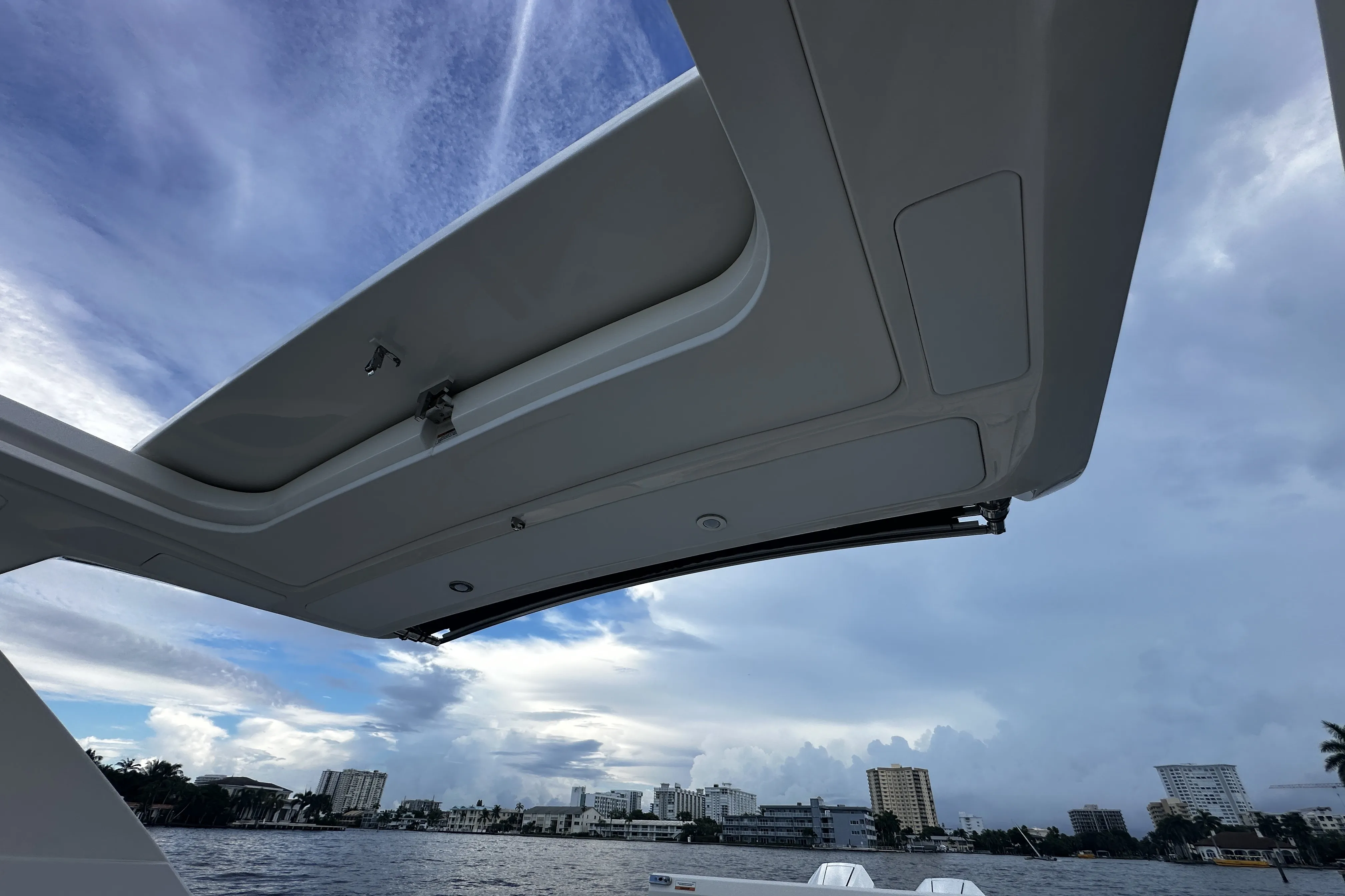 2025 Sea Ray SLX 350 Outboard Image Thumbnail #19
