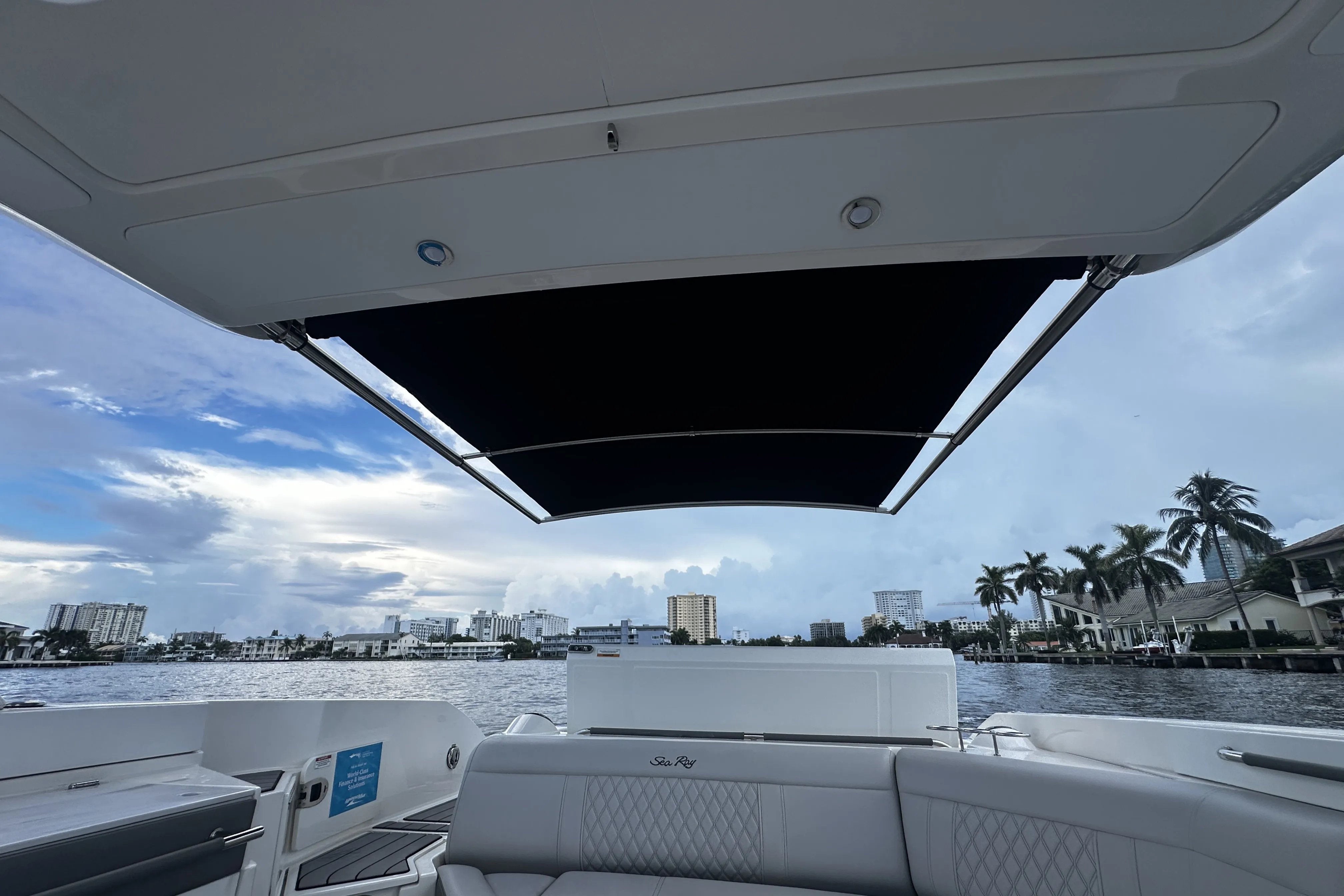 2025 Sea Ray SLX 350 Outboard Image Thumbnail #21