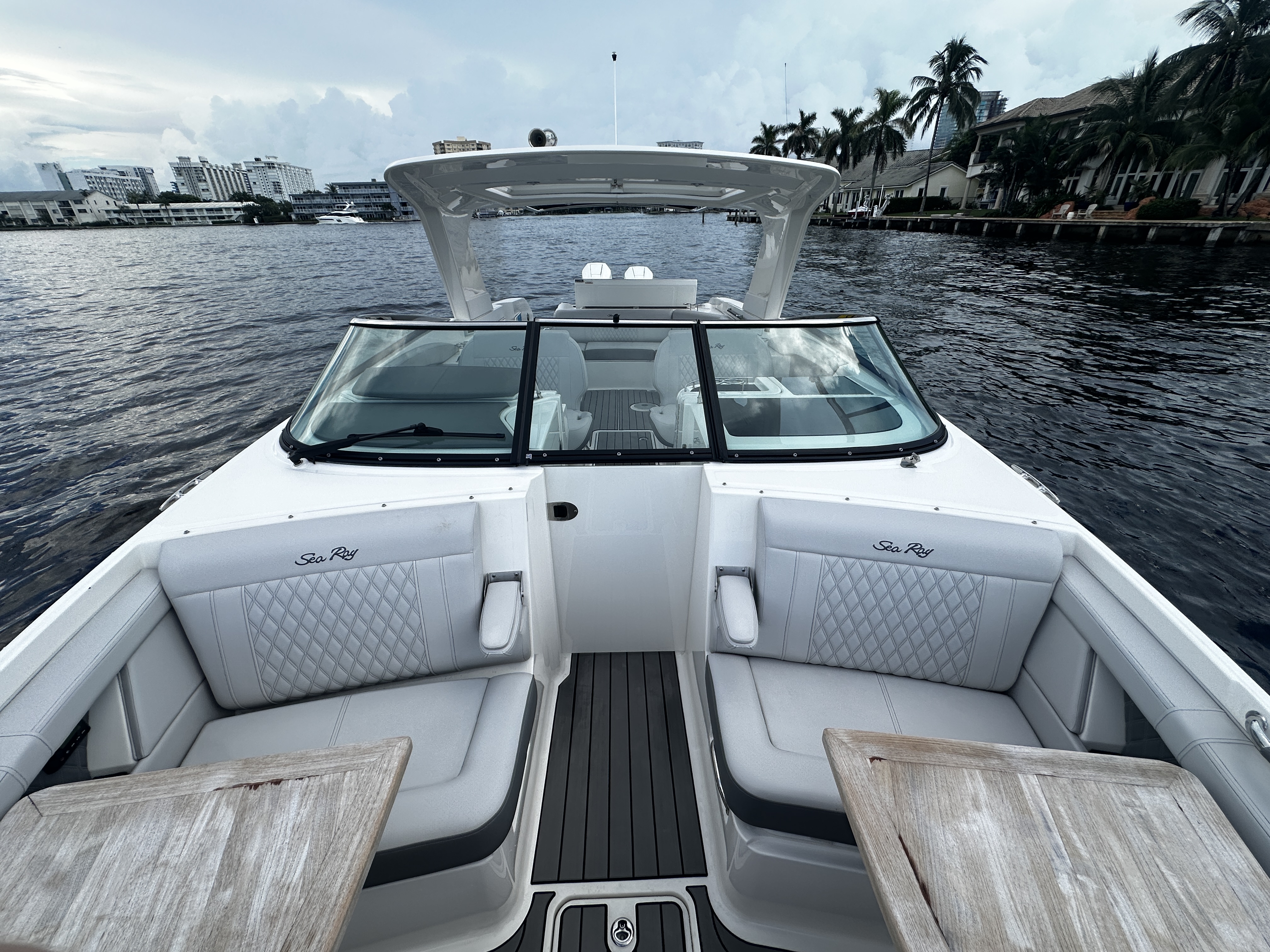 2025 Sea Ray SLX 350 Outboard Image Thumbnail #38
