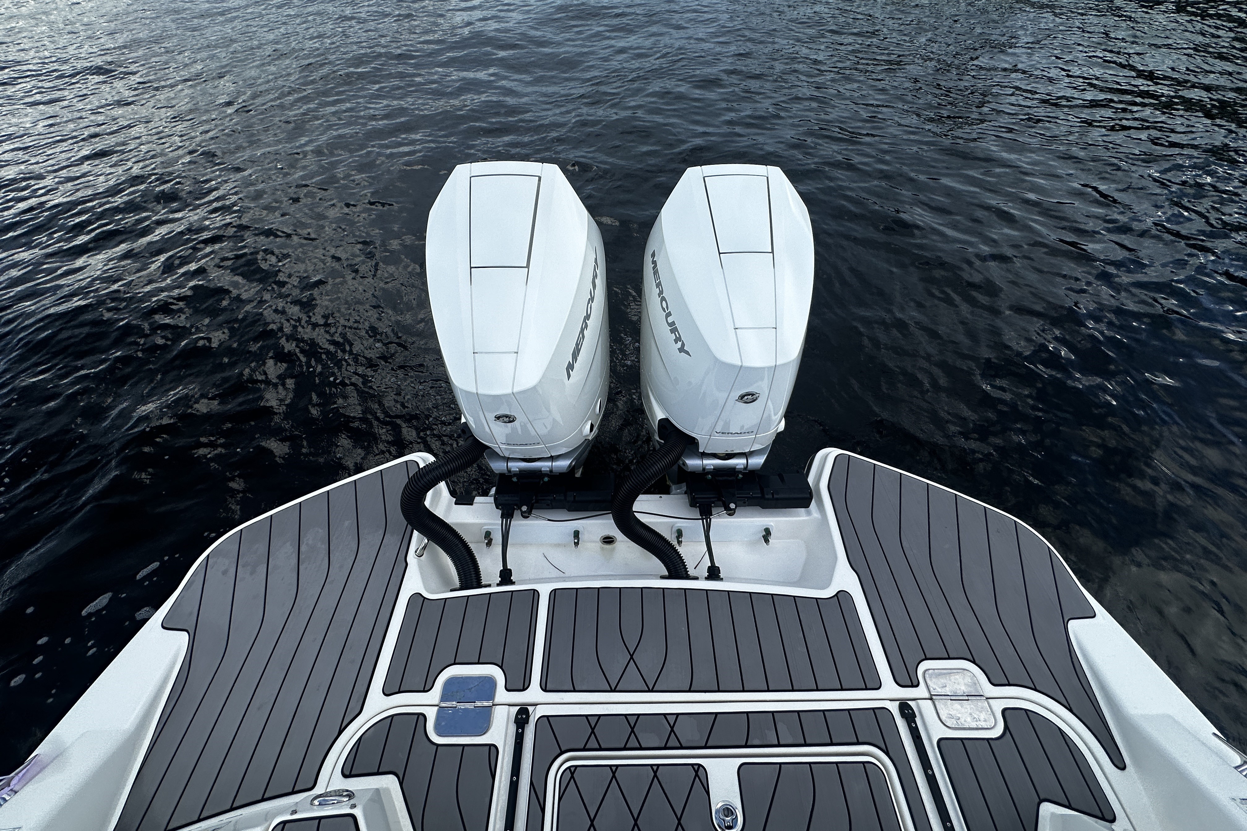 2025 Sea Ray SLX 350 Outboard Image Thumbnail #14