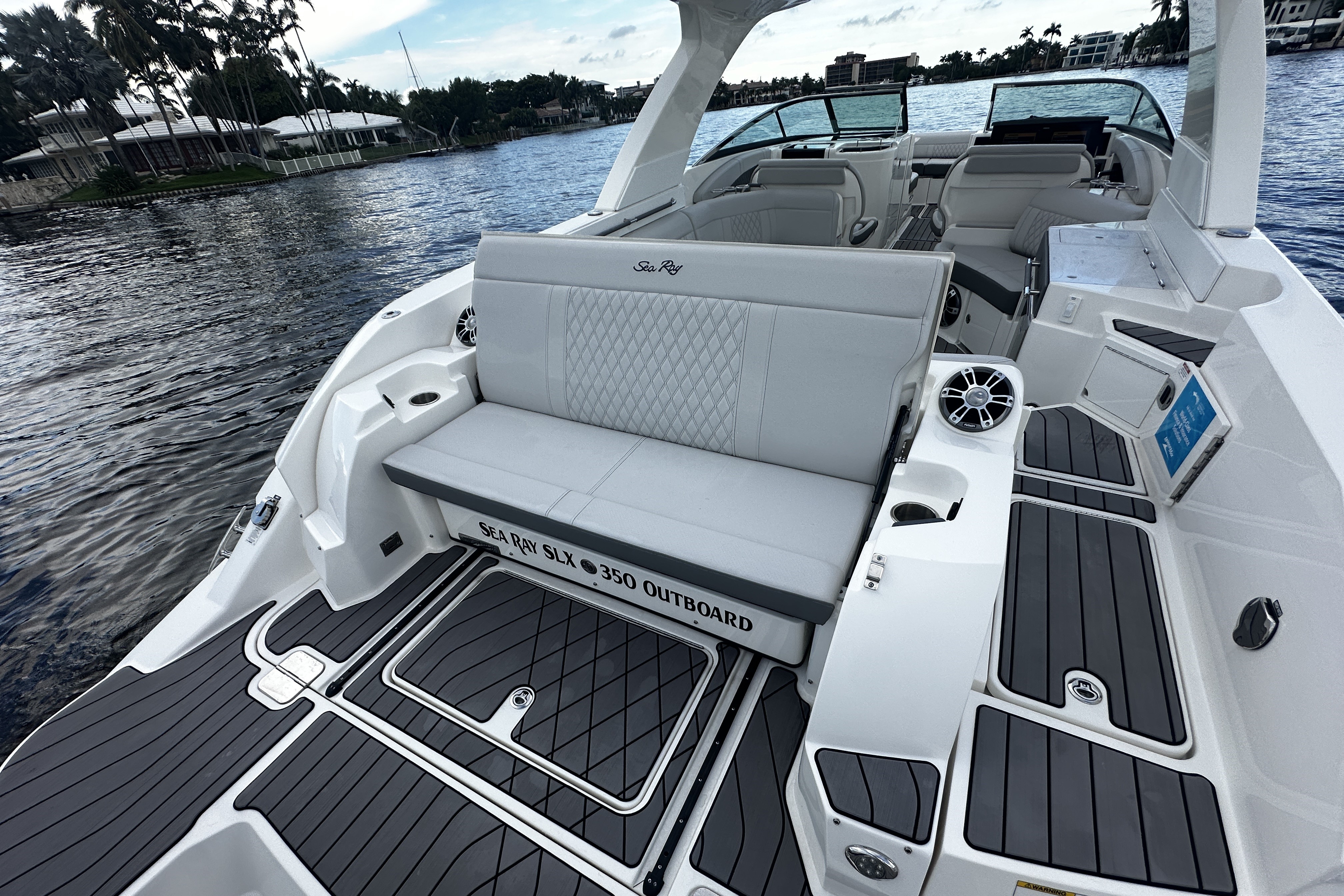 2025 Sea Ray SLX 350 Outboard Image Thumbnail #16