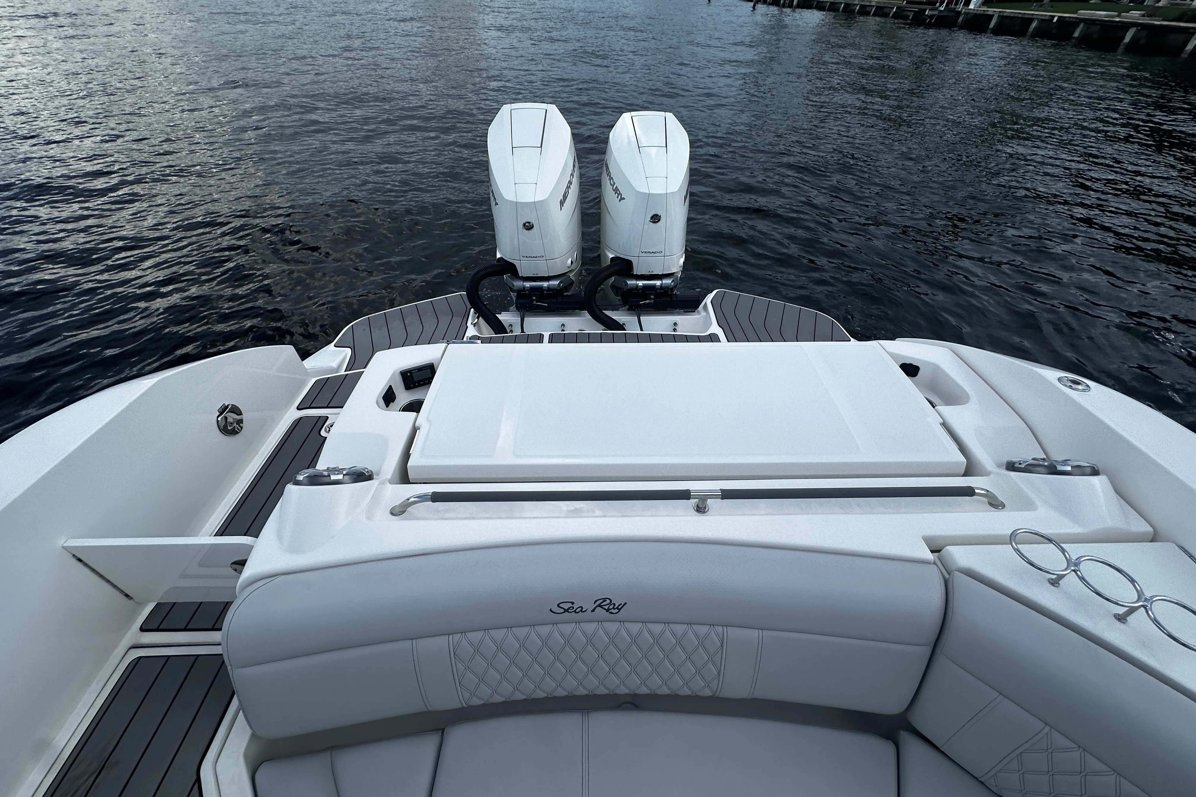 2025 Sea Ray SLX 350 Outboard Image Thumbnail #12