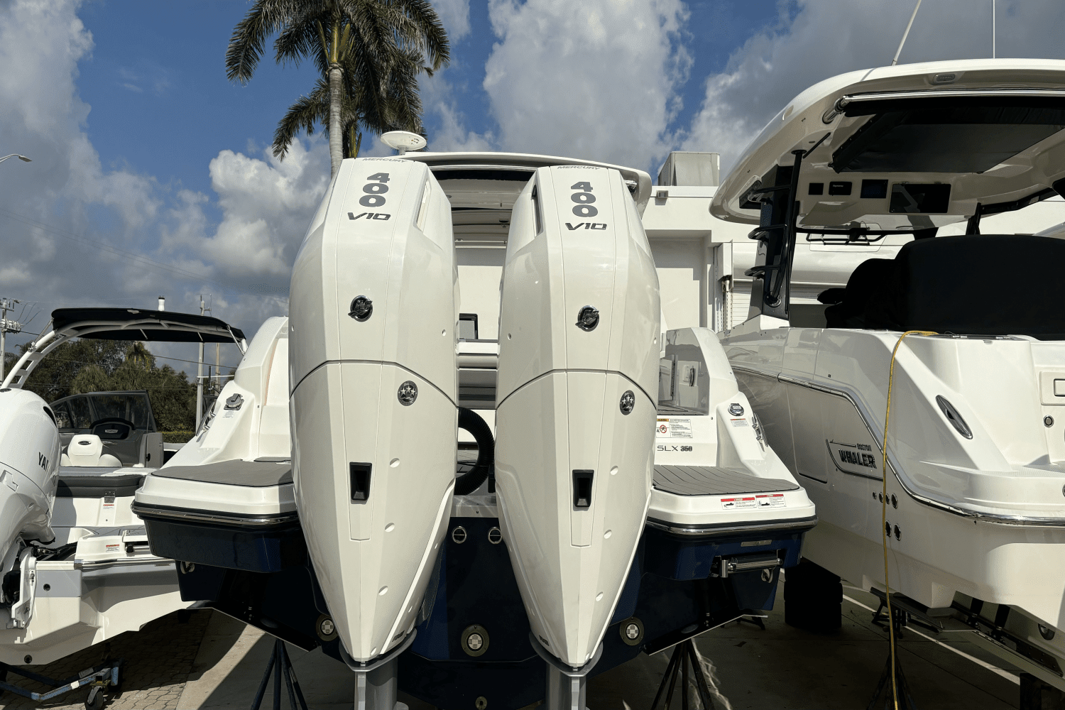 Thumbnail 4 for 2025 Sea Ray SLX 350 Outboard