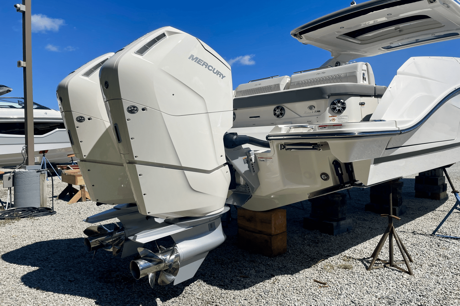 2025 Sea Ray SLX 400 Outboard Image Thumbnail #3