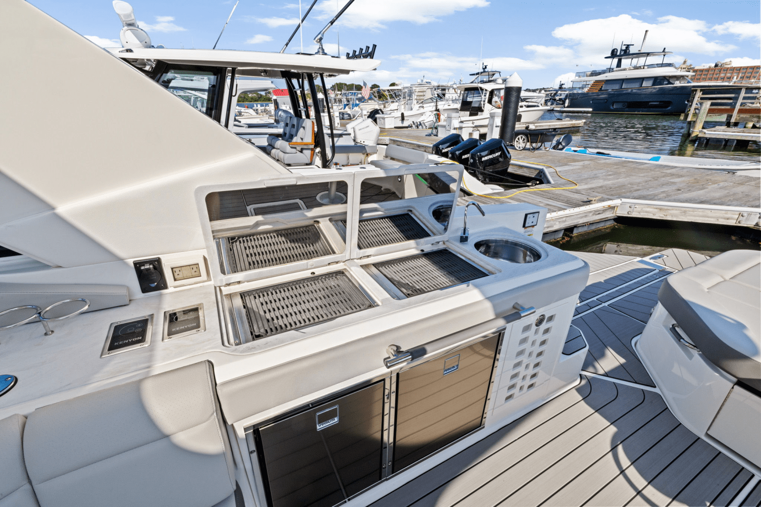2025 Sea Ray SLX 400 Outboard Image Thumbnail #18